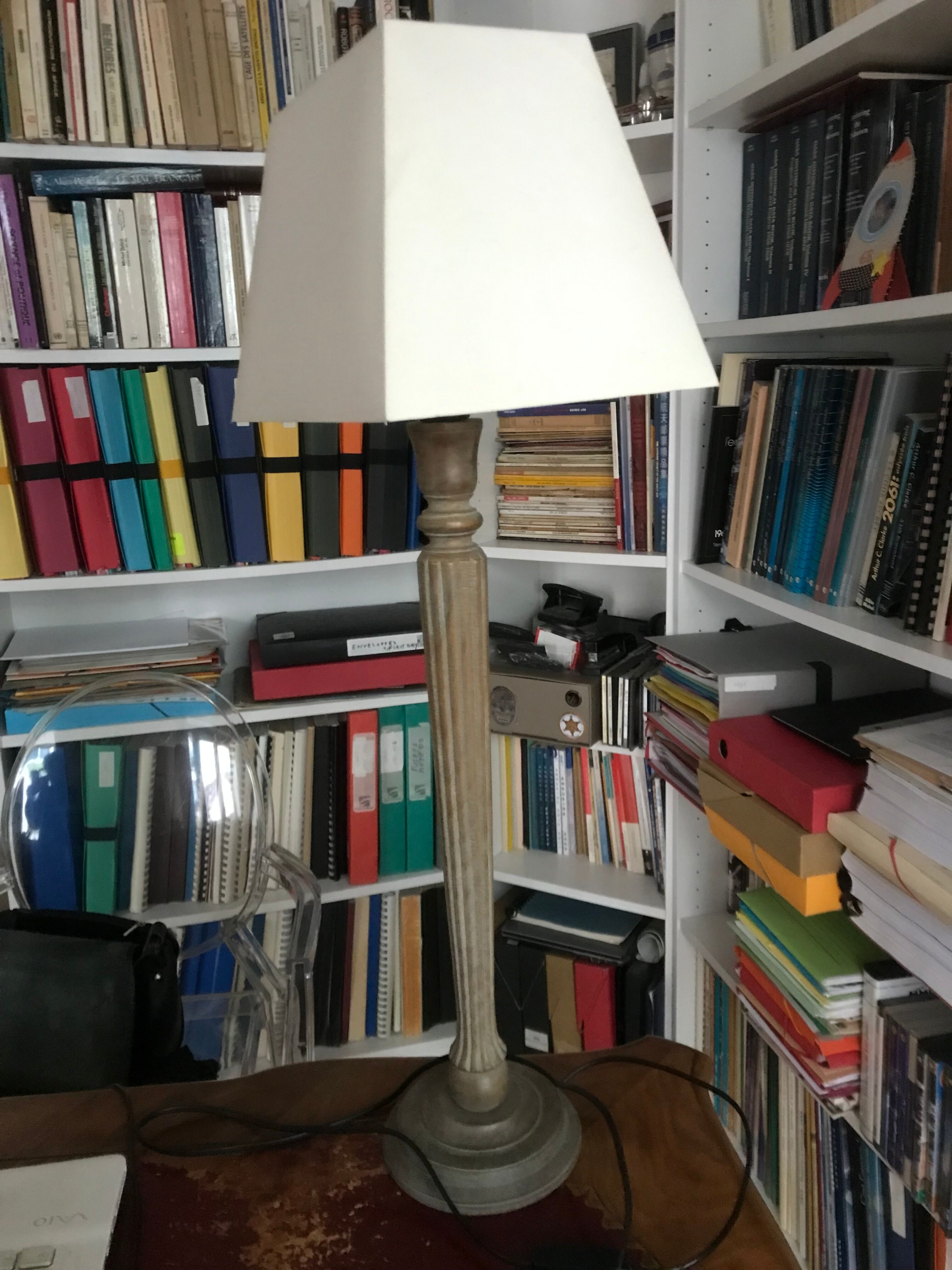 Desk lamp with rectangular lampshade