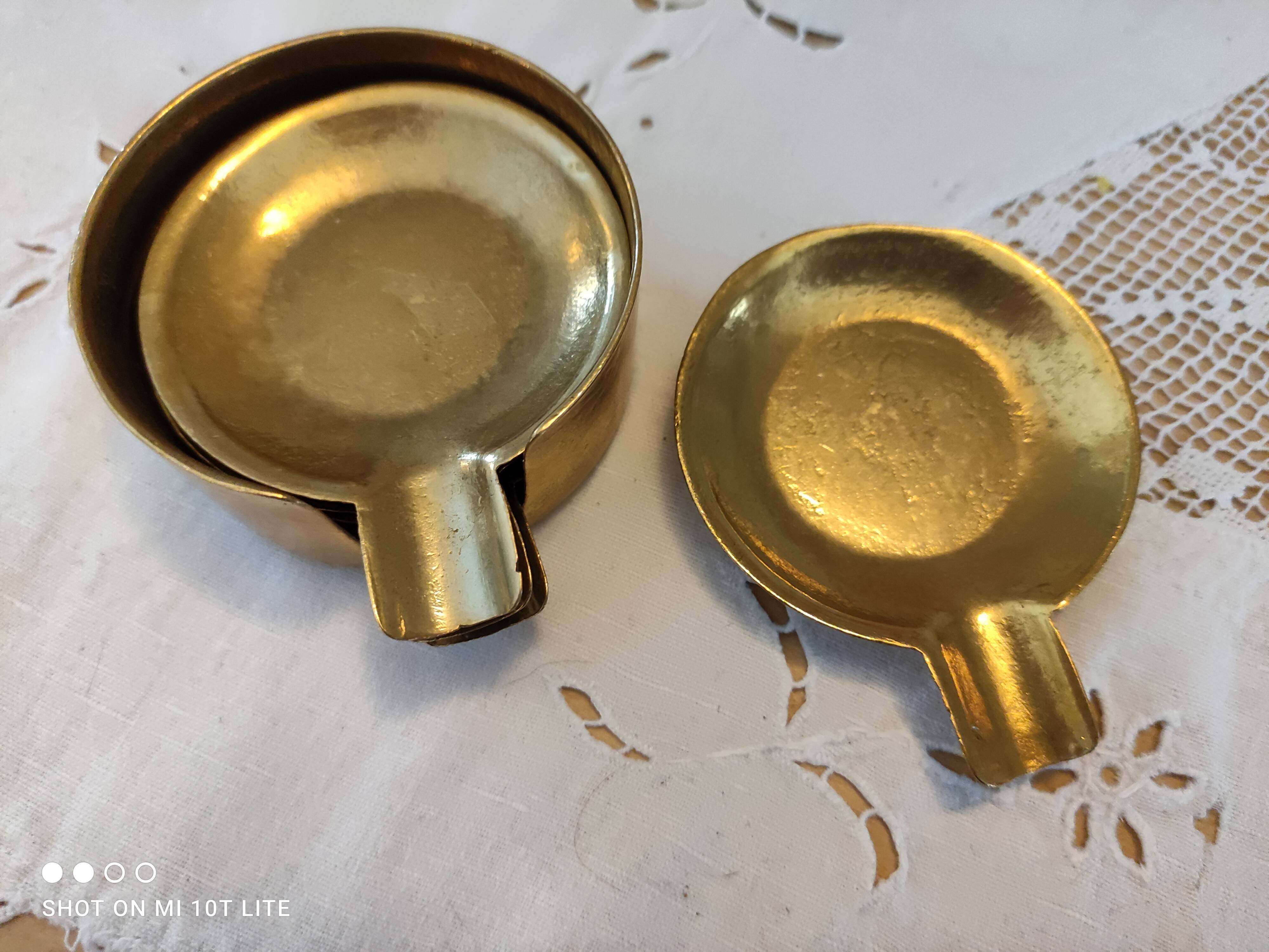 Set 5 pieces of 4 individual ashtrays in old brass