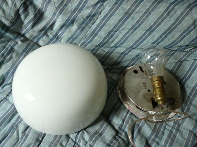 Ceiling lamp in opaline half-moon 1950 diameter: 20cm.