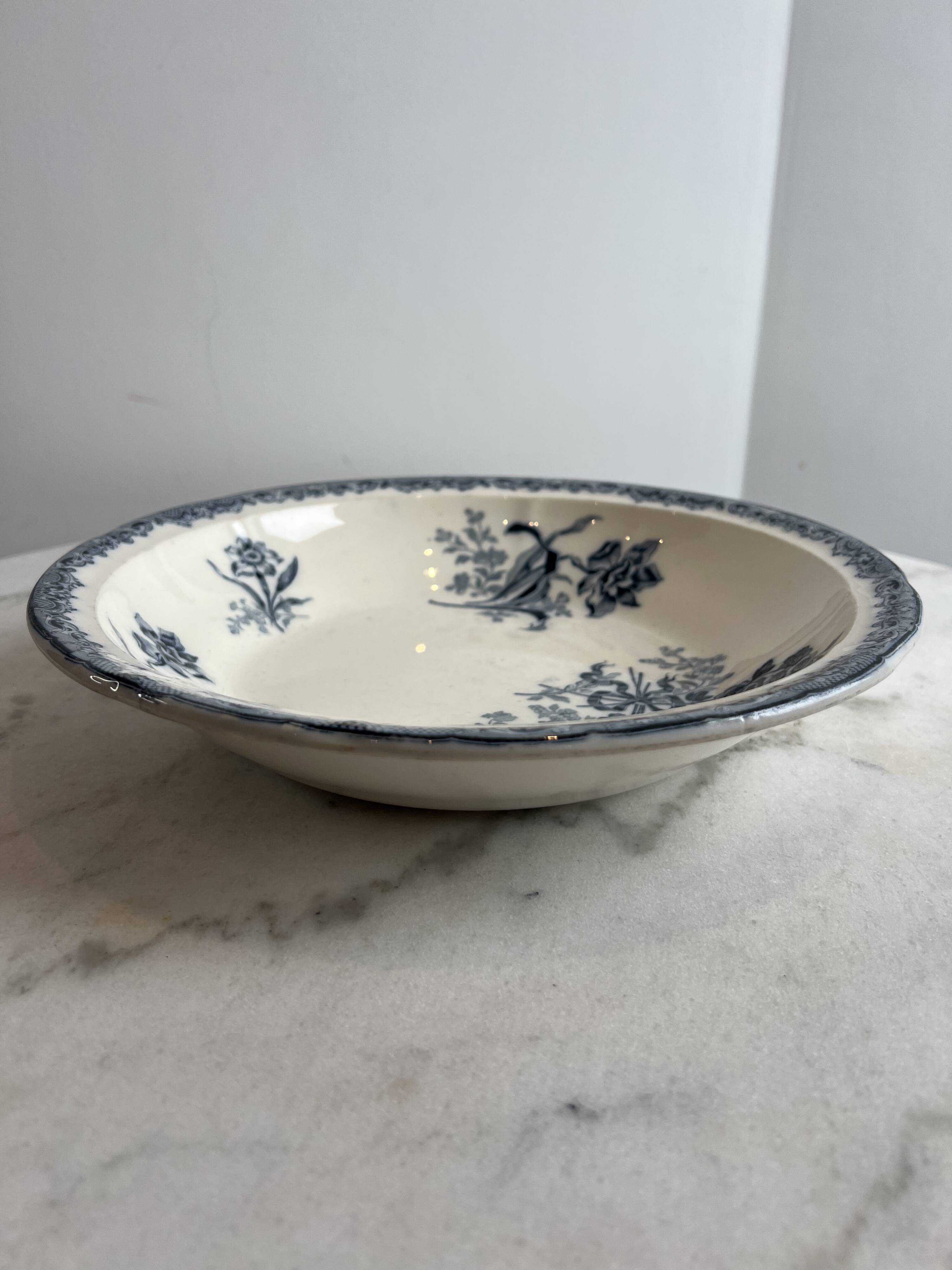 Large presentation dish Sarreguemines Fontanges ironstone