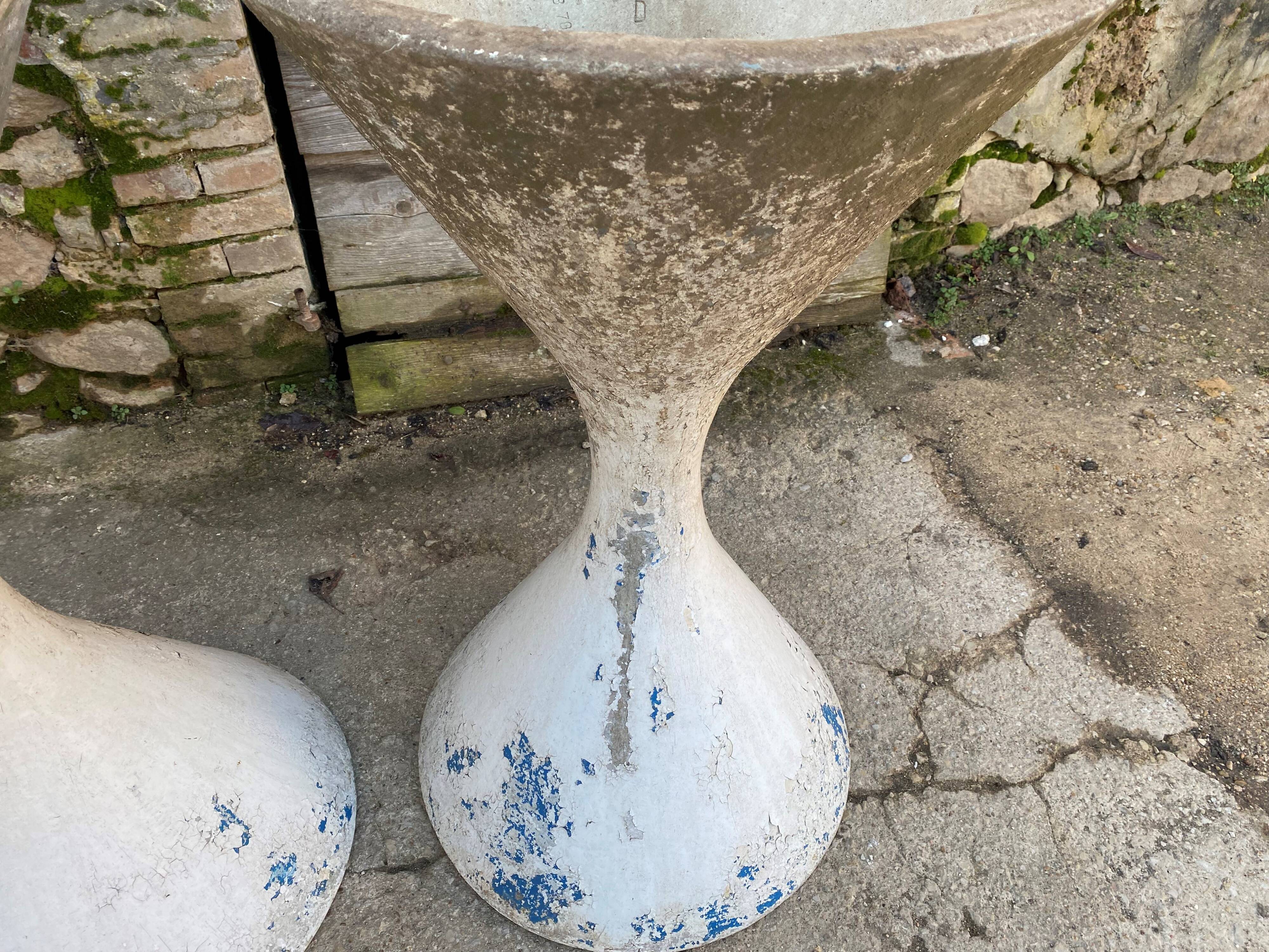 XXL diabolo planters fibreglass Willy Ghul & Anton Bee Eternit