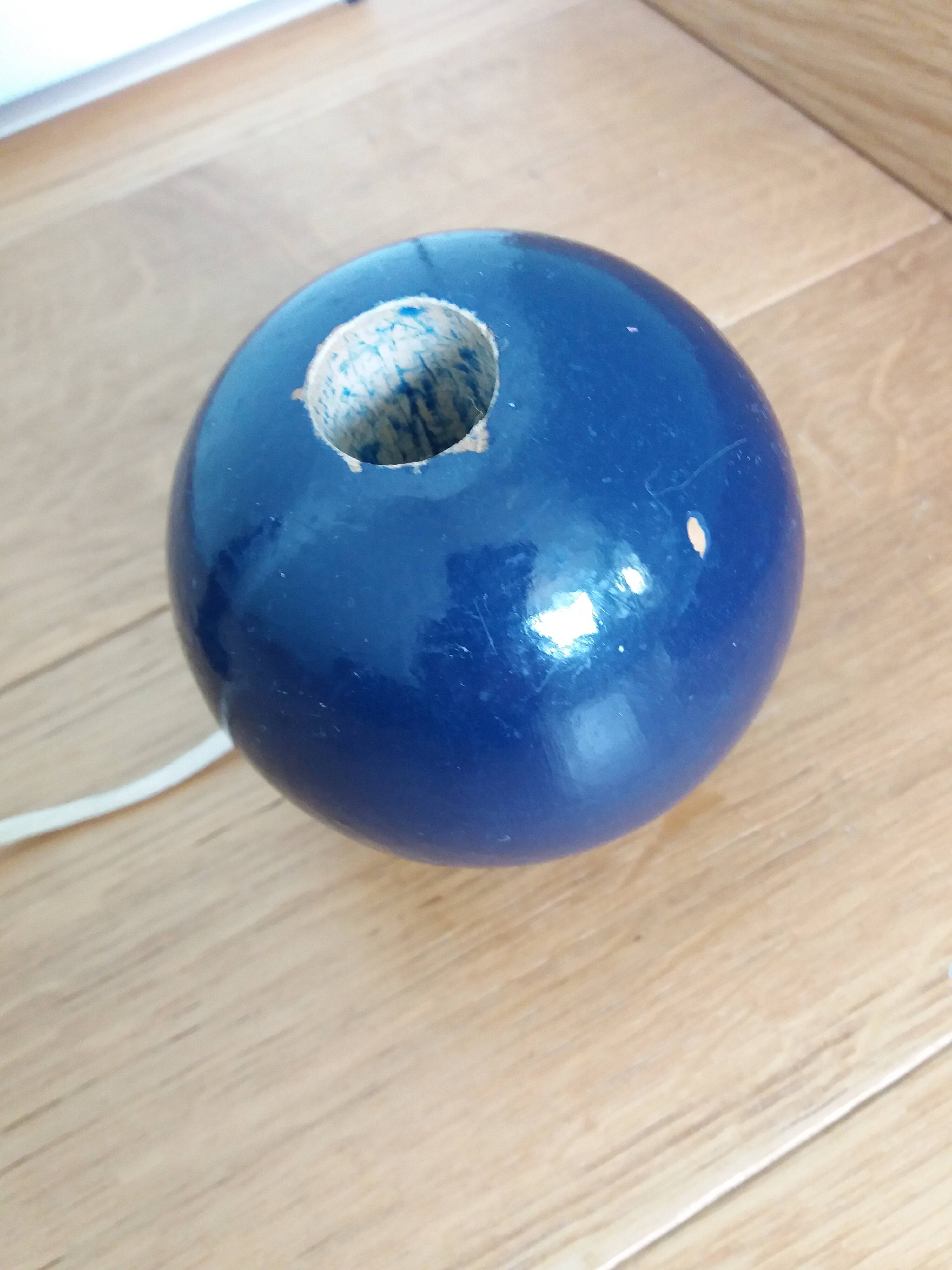 Bilboquet ancien bois laqué bleu
