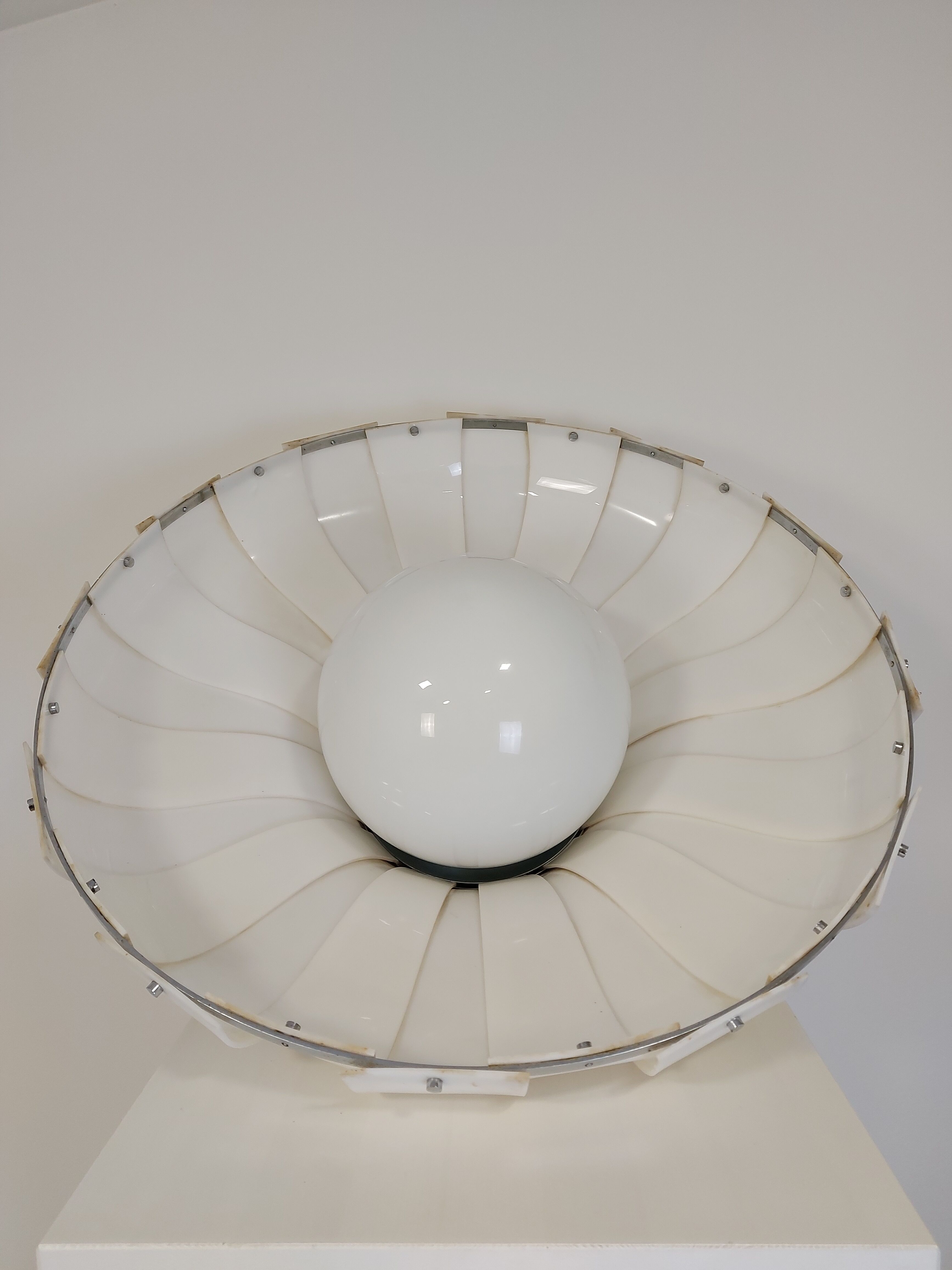 Suspension ère spatiale Harvey Guzzini, années 1970