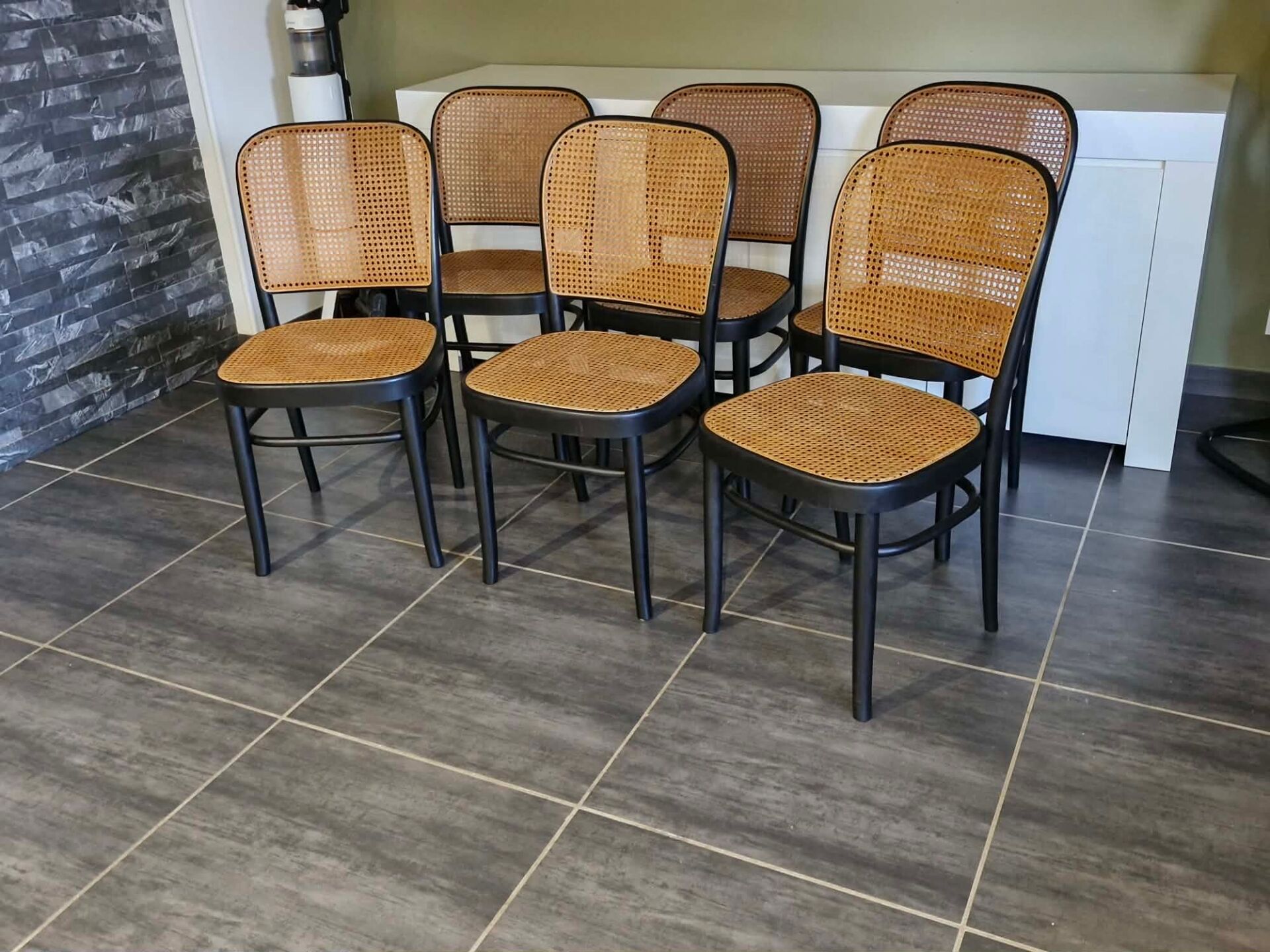 Lot de 6 chaises n°811 d’après Hoffmann, années 1990