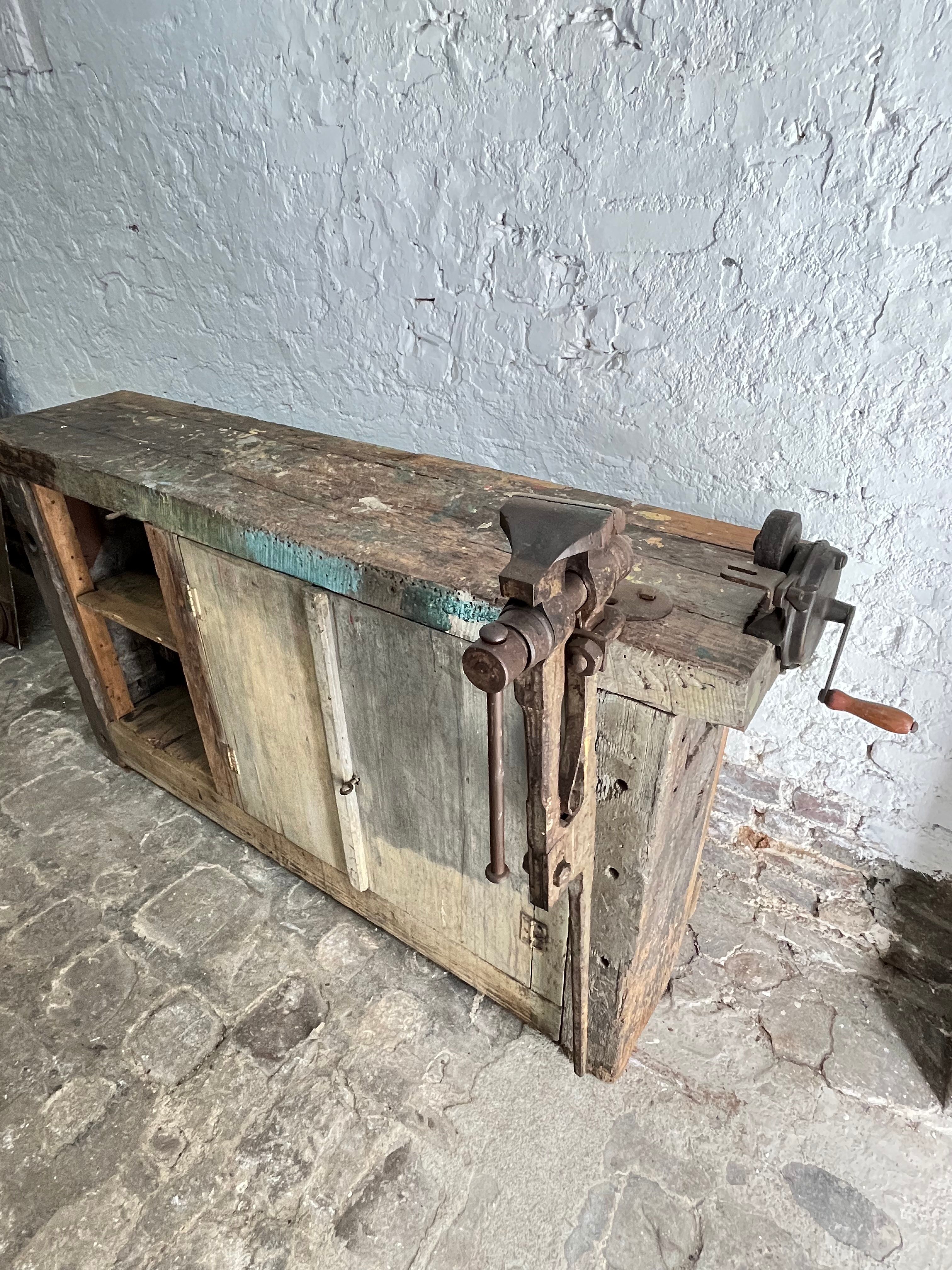 Workshop establishment with doors