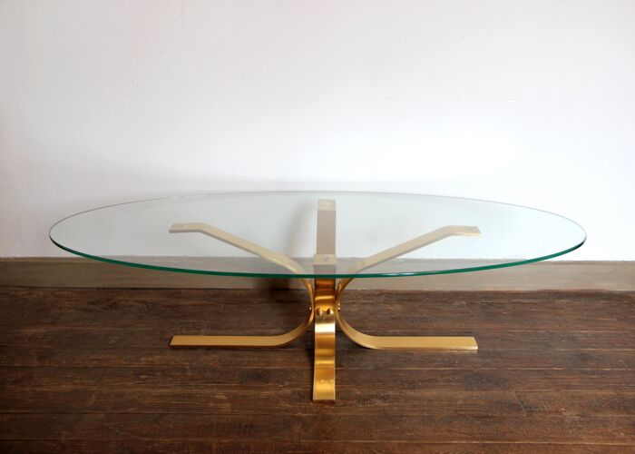 Oval coffee table with gilded cruciform base