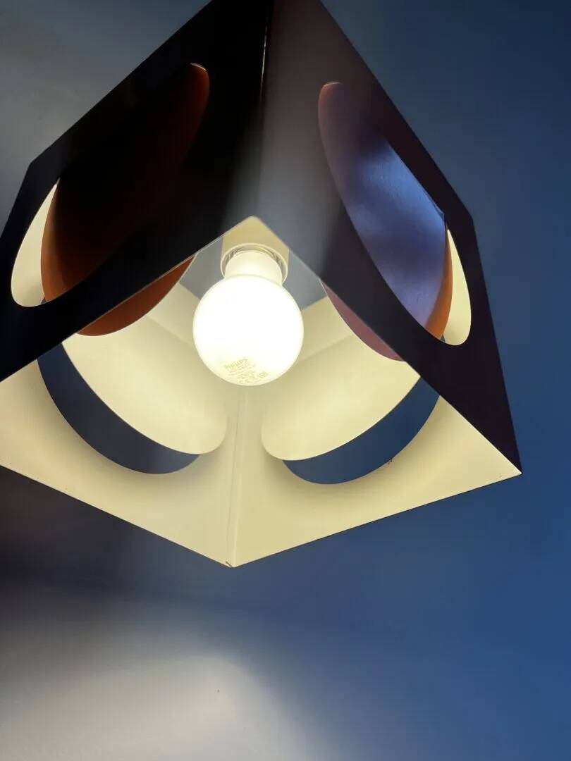 Suspension Cube - Shogo Suzuki pour Orno