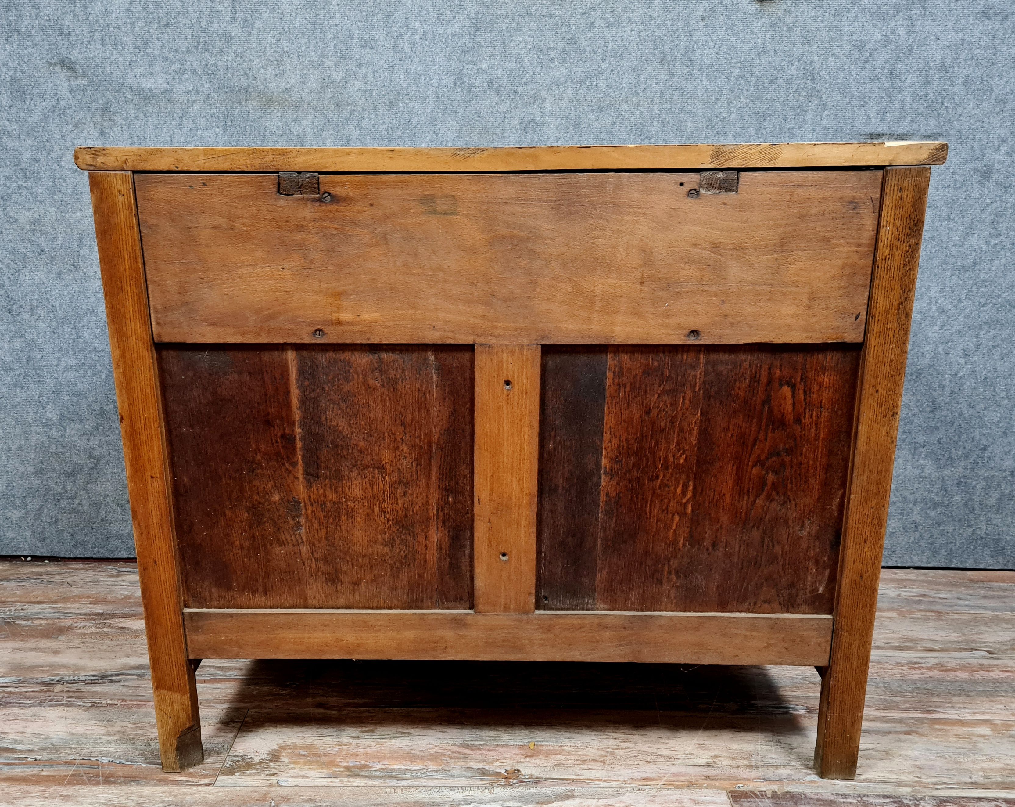 School of Nancy: Art Nouveau period chest of drawers in light wood marquetry and noble woods