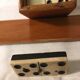 Jeu de dominos anciens en bois et os