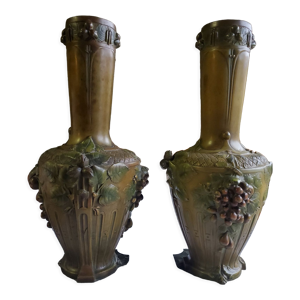 Paire de vases signé