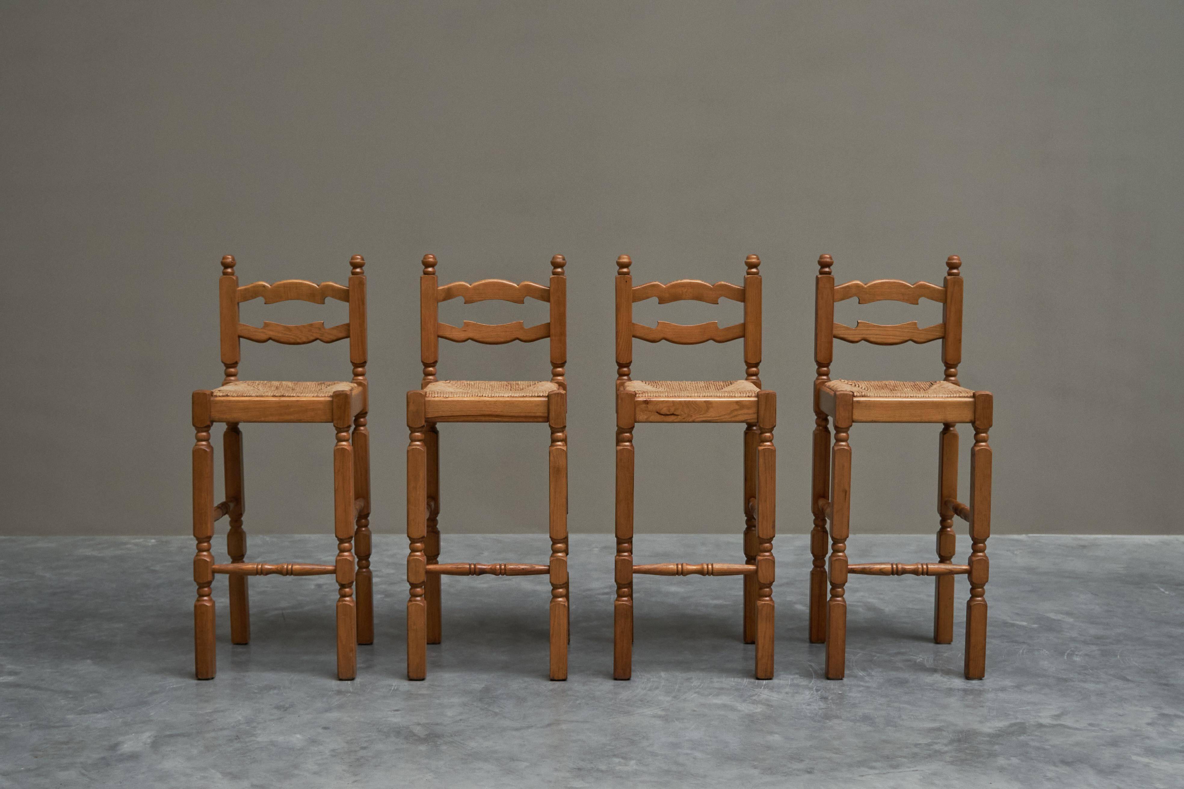 Set of 4 Razorblade bar stools in solid oak, 1960s.