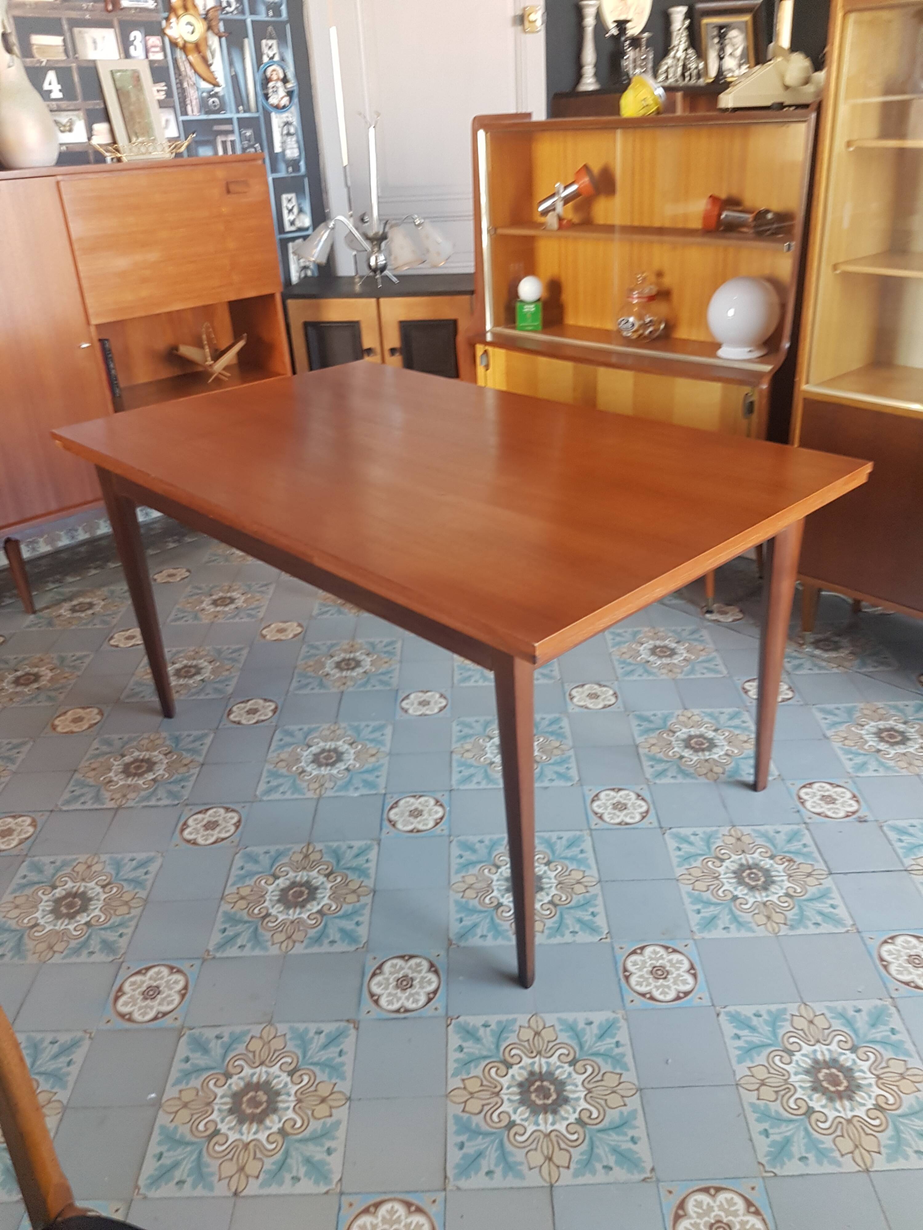 Extendable table 60s