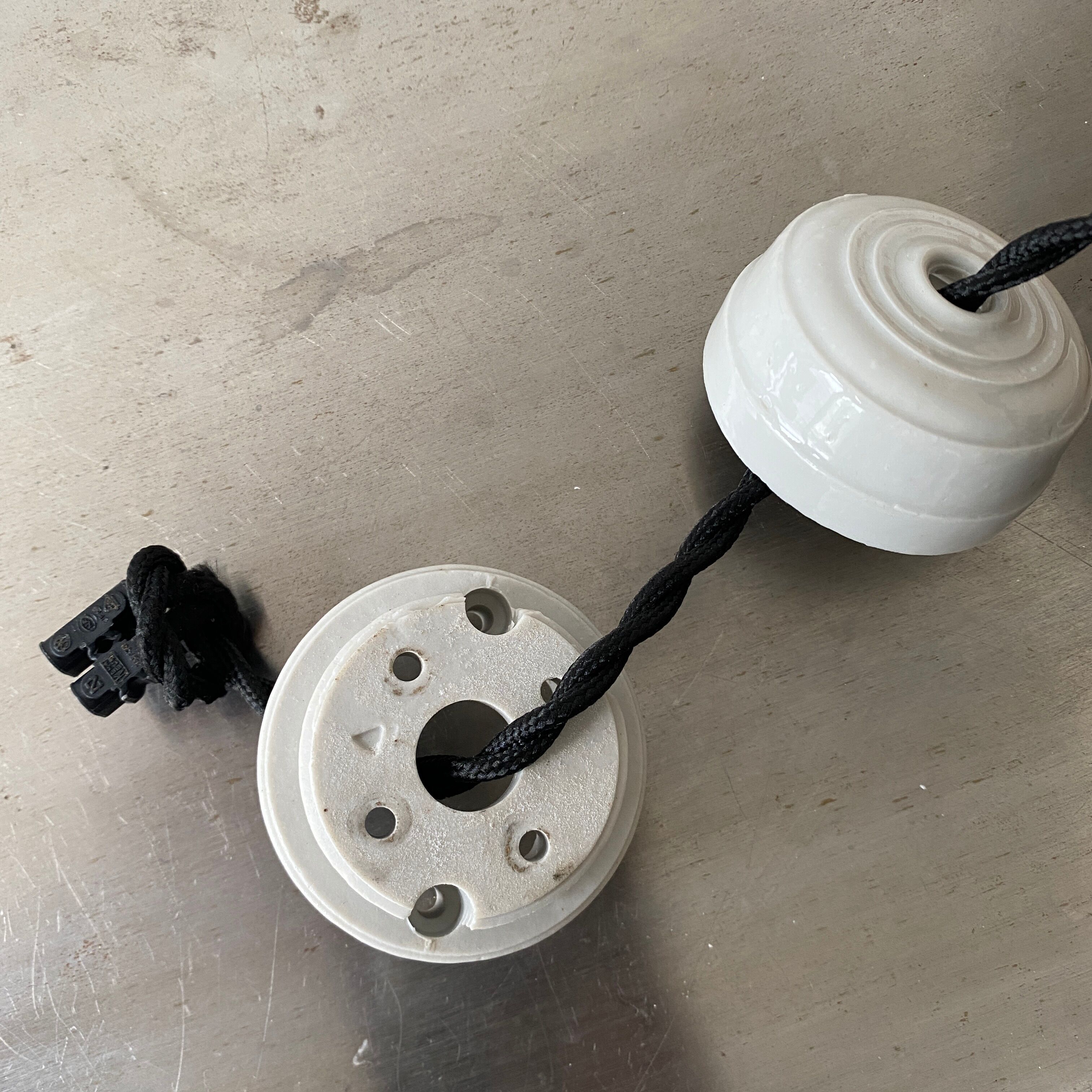 Lot 3 suspensions flat emaillees 28 cm