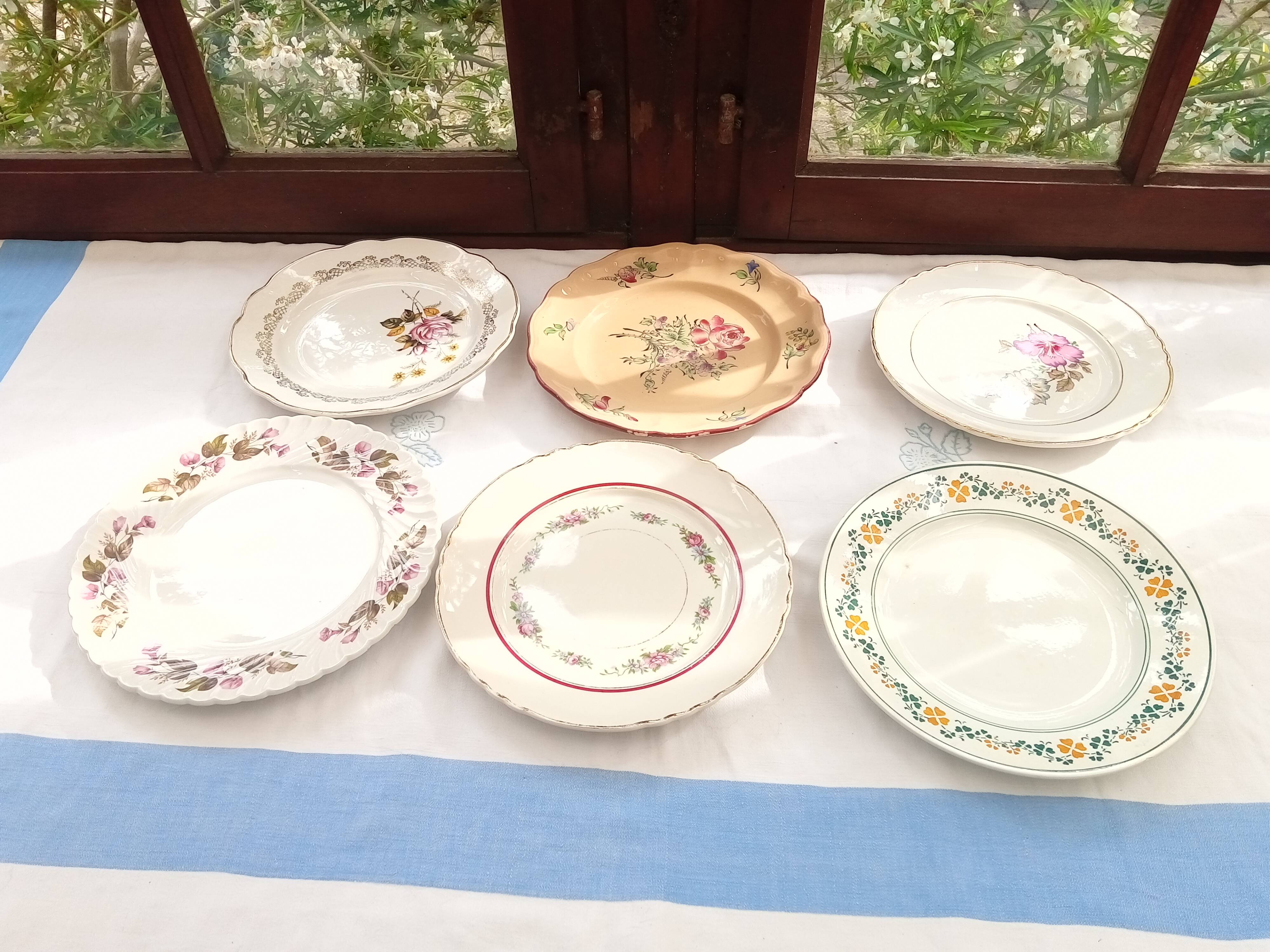 Assorted 18 old flower plates