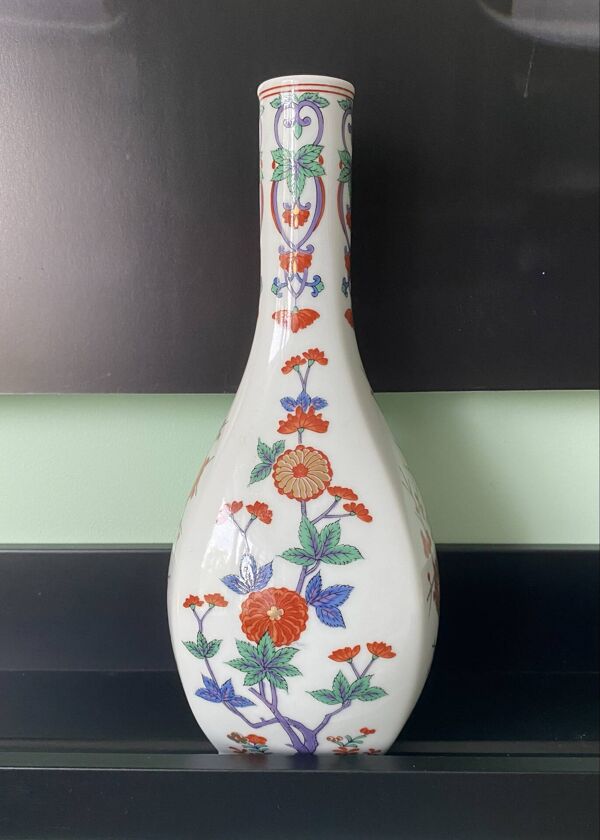 Vase japonais vintage en porcelaine d’Arita – décor floral H25cm