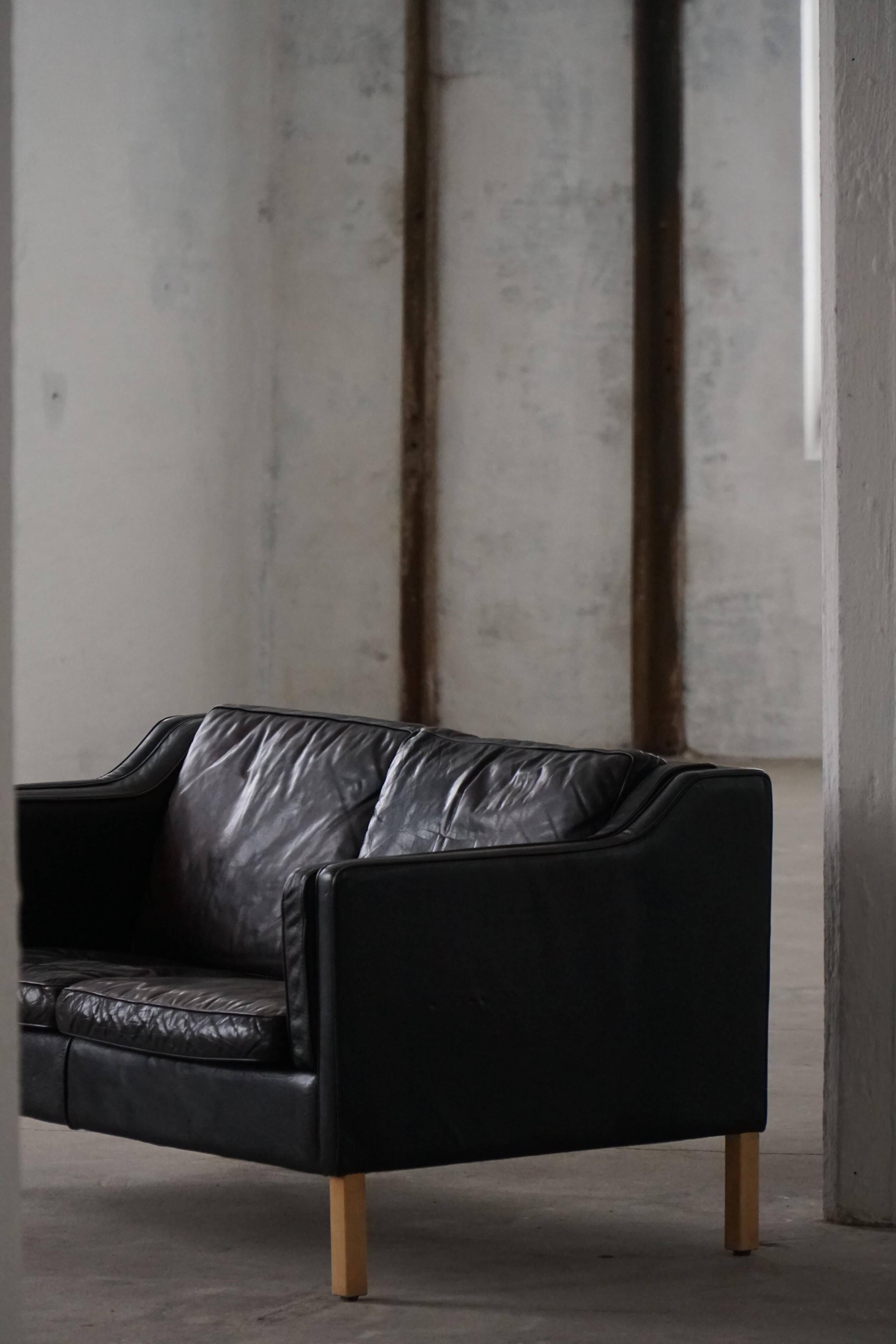 Mogens Hansen, 2-seater canapé mid-century, patinated black leather, 1970s.