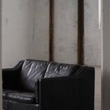 Mogens Hansen, 2-seater canapé mid-century, patinated black leather, 1970s.