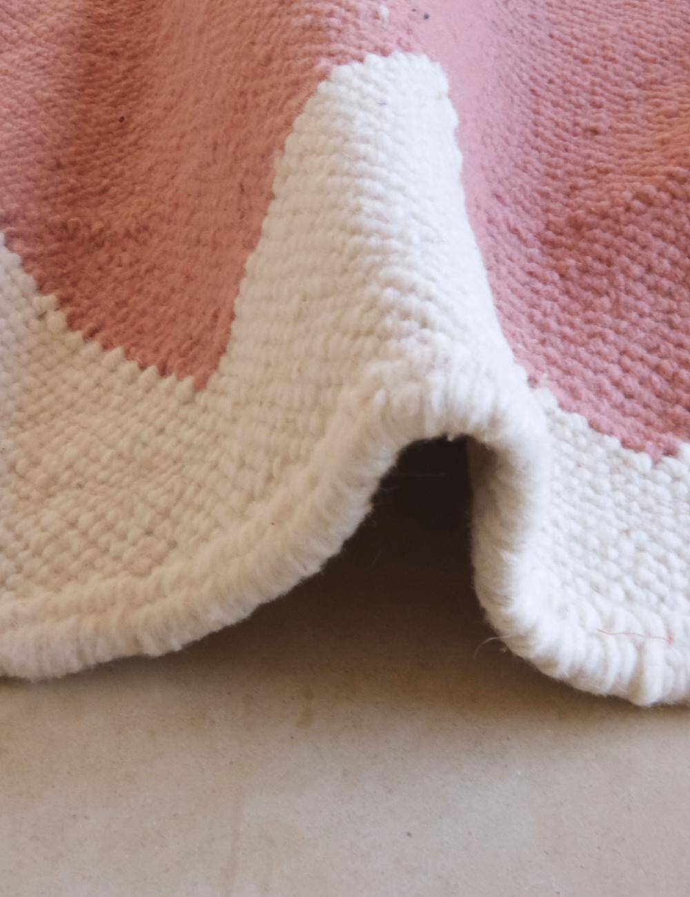 Tapis rose minimaliste