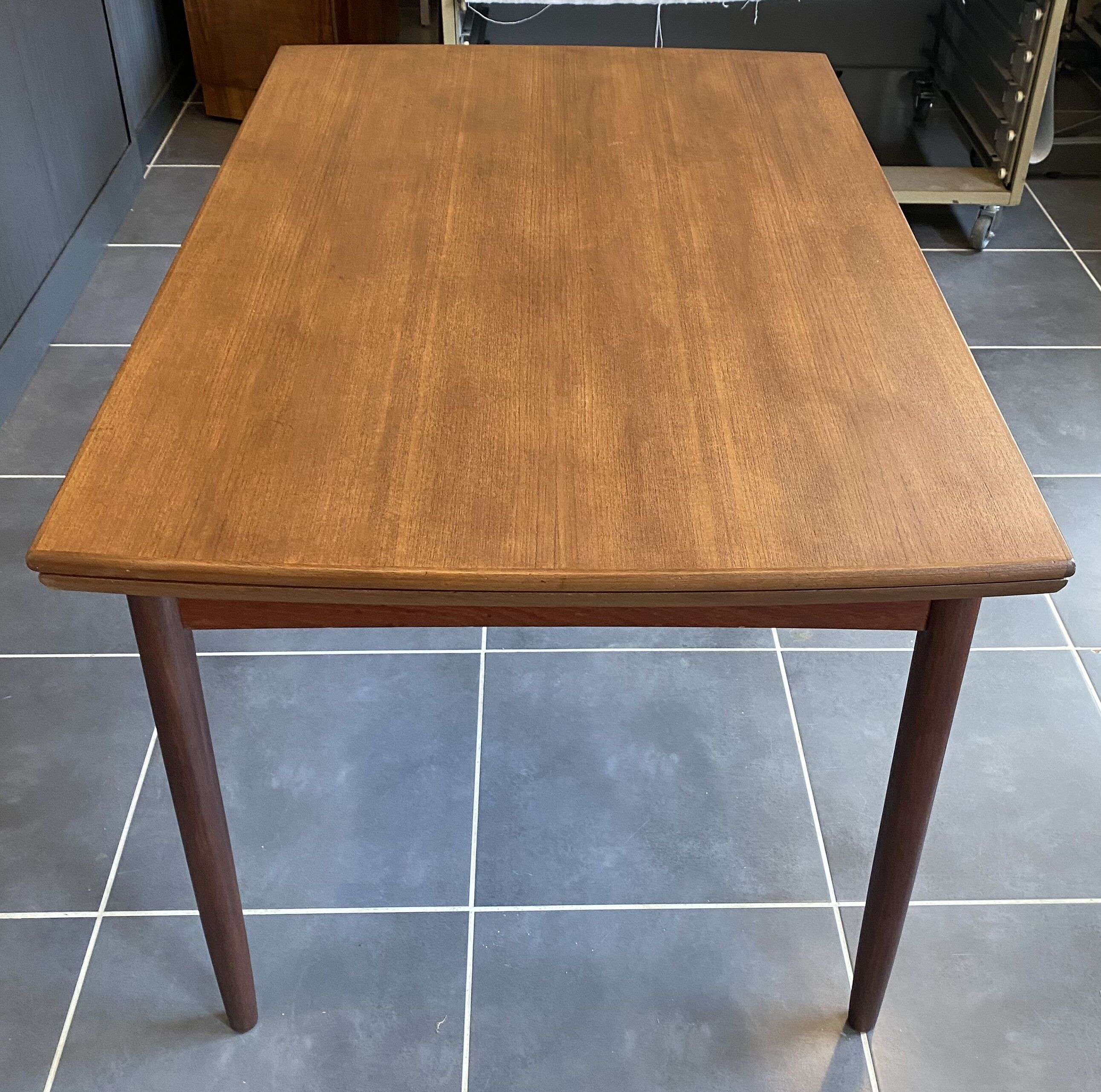 Extendable Scandinavian teak table by Johannes Andersen for Samcom Denmark.