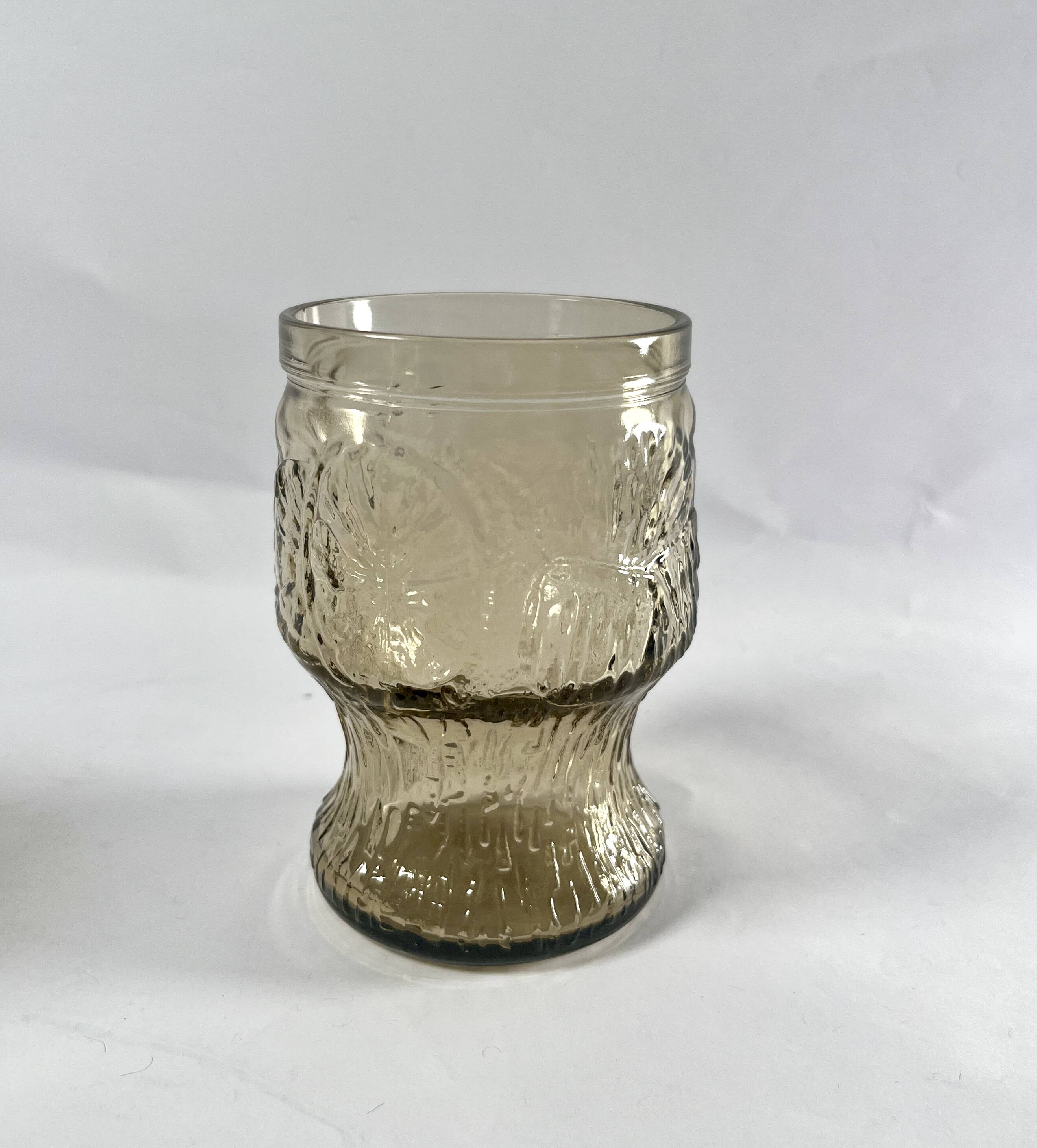 Brown water glasses decorated with citrus slices