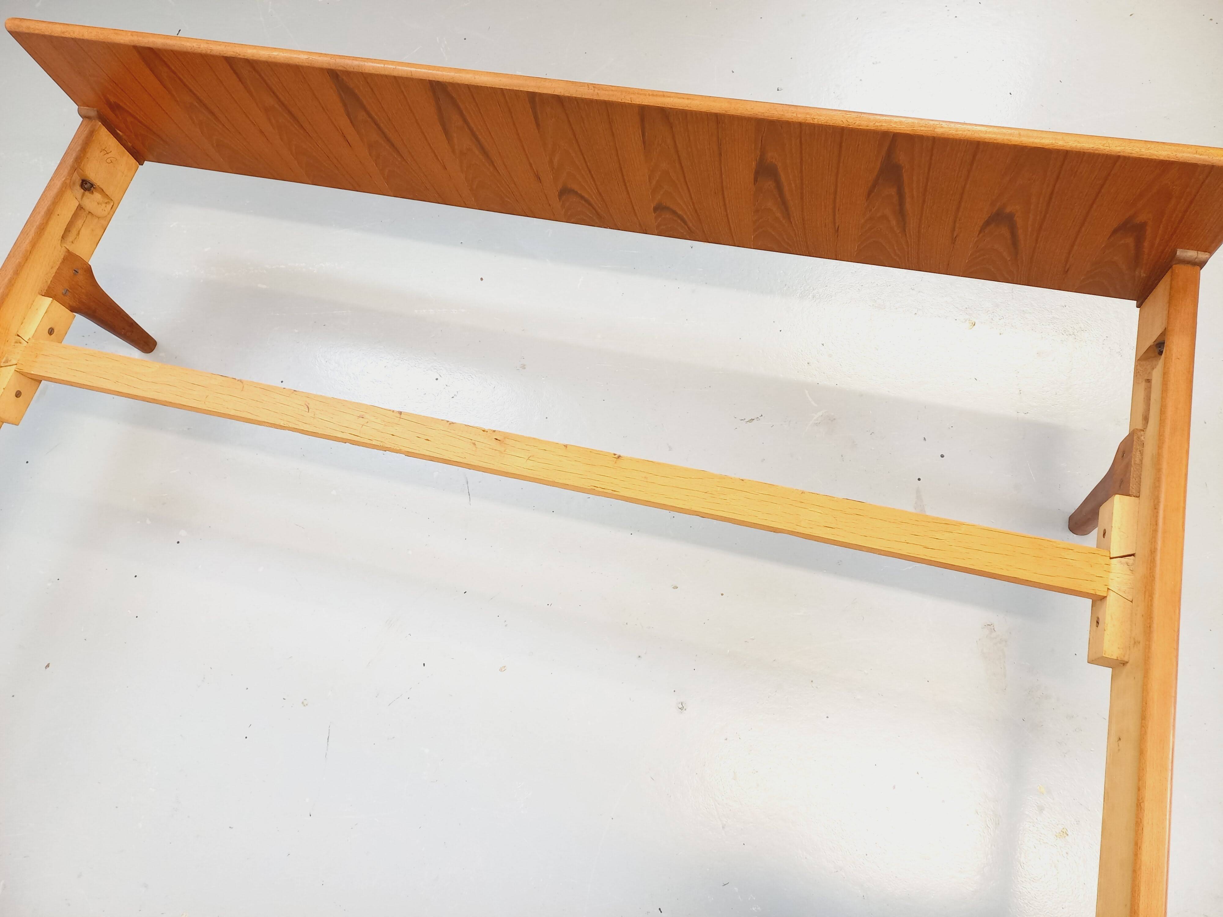 Lit double vintage scandinave en teck des années 60 avec chevets intégrés