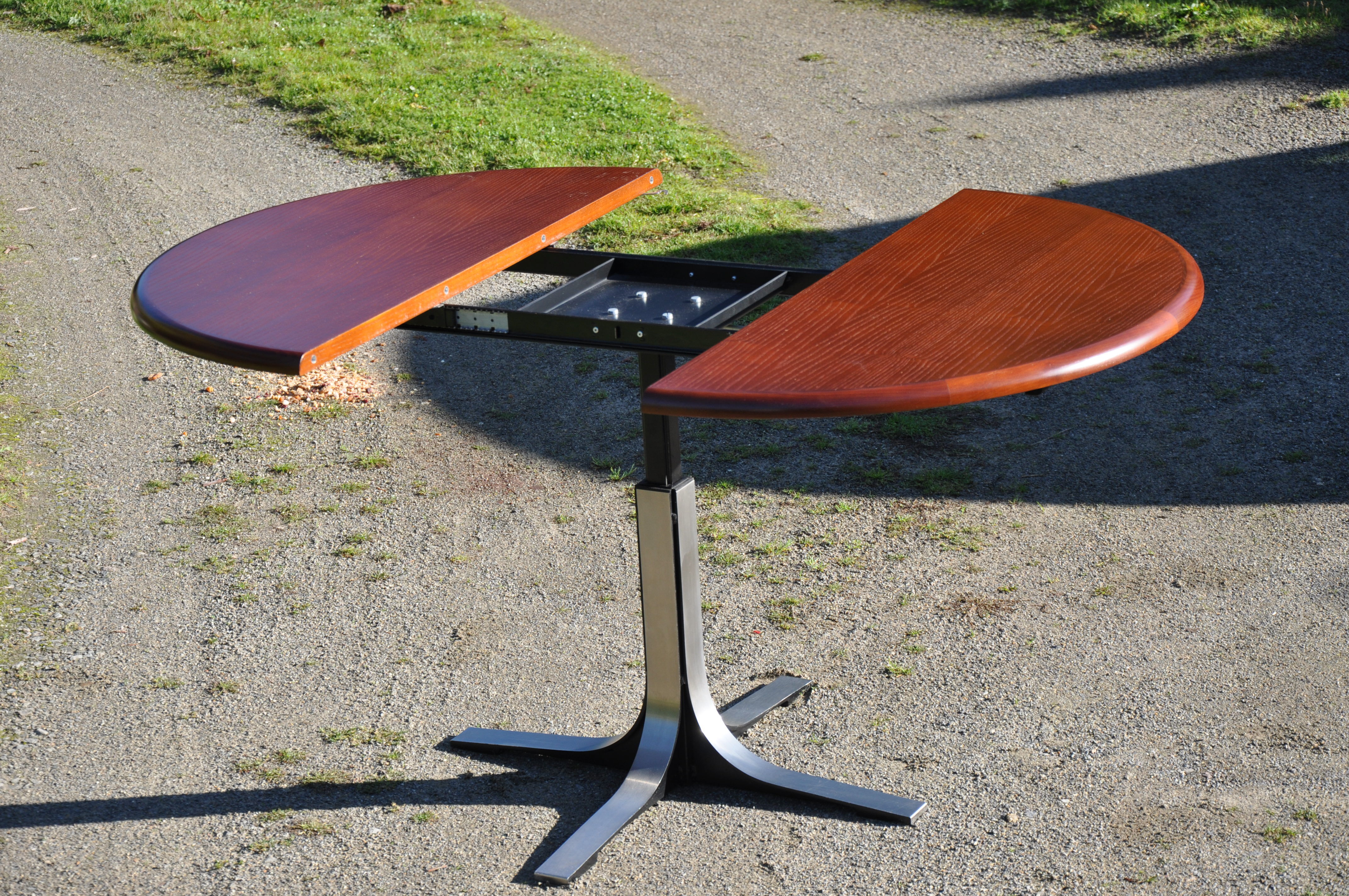 Lifting coffee table