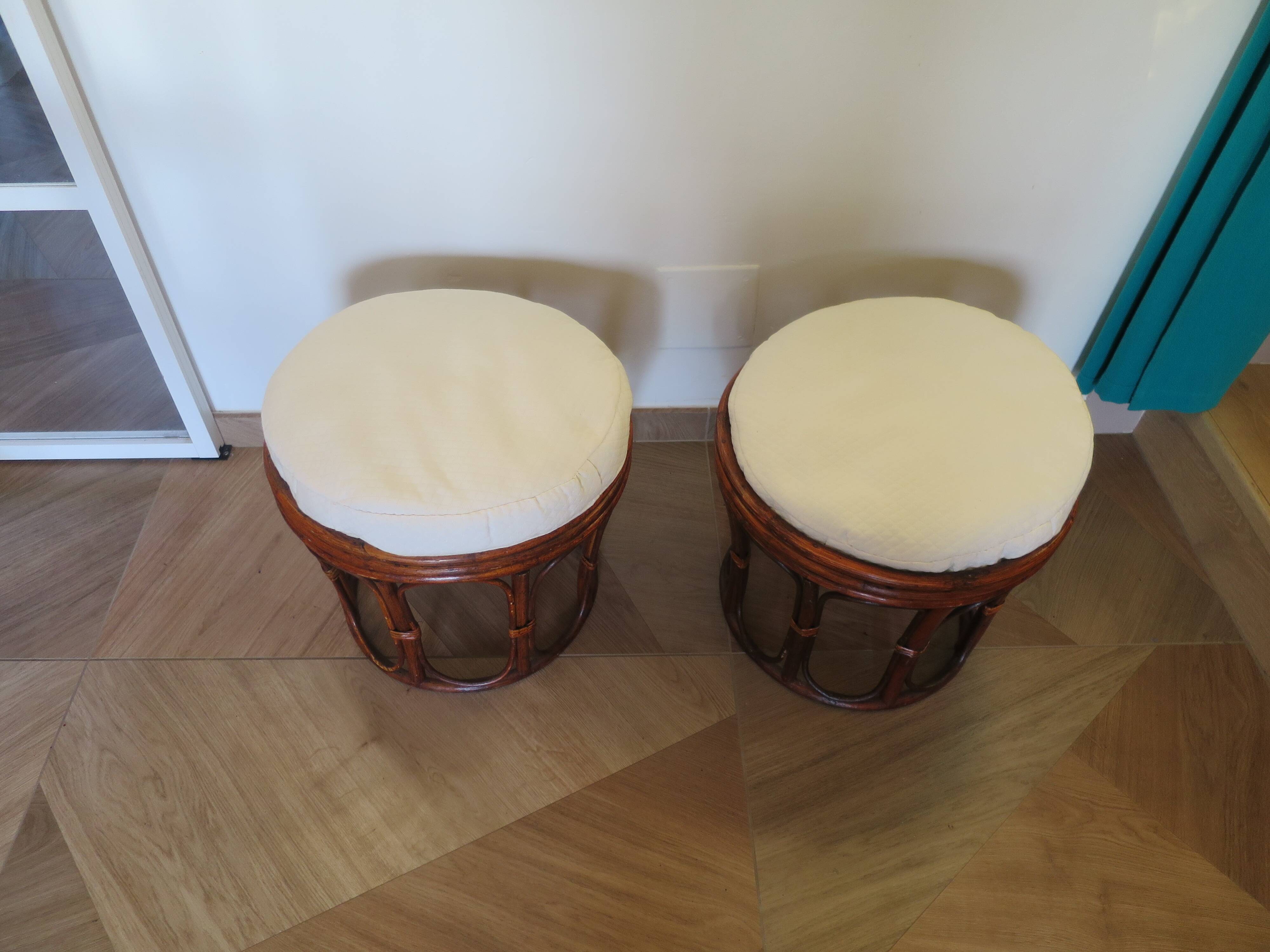 Pretty pair of 2 bamboo and rattan stools with cushions - 80s - Vintage - set of 2