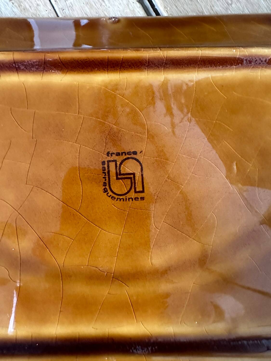 Petit plat à asperges en barbotine