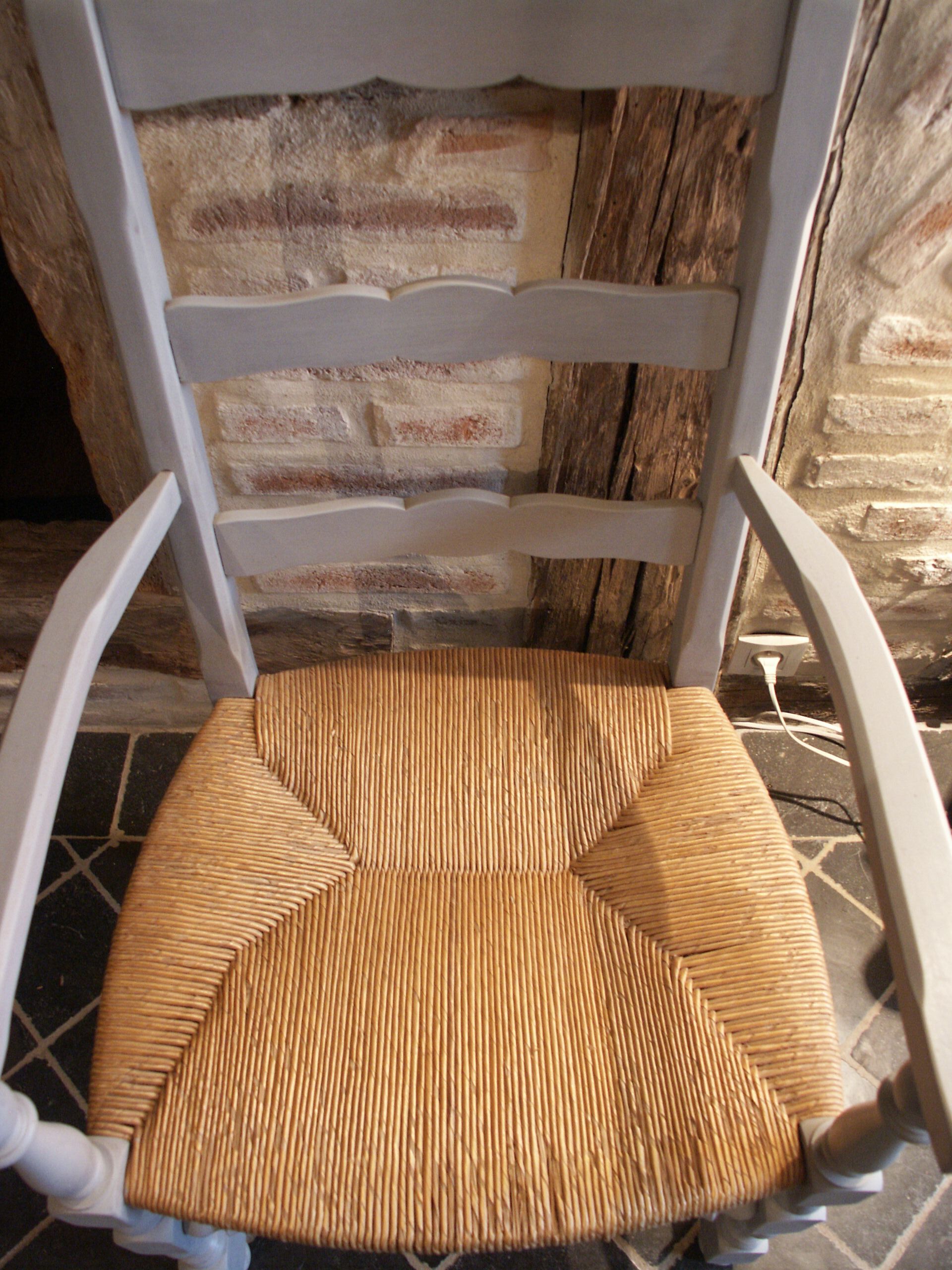 Fauteuil paillé relookée