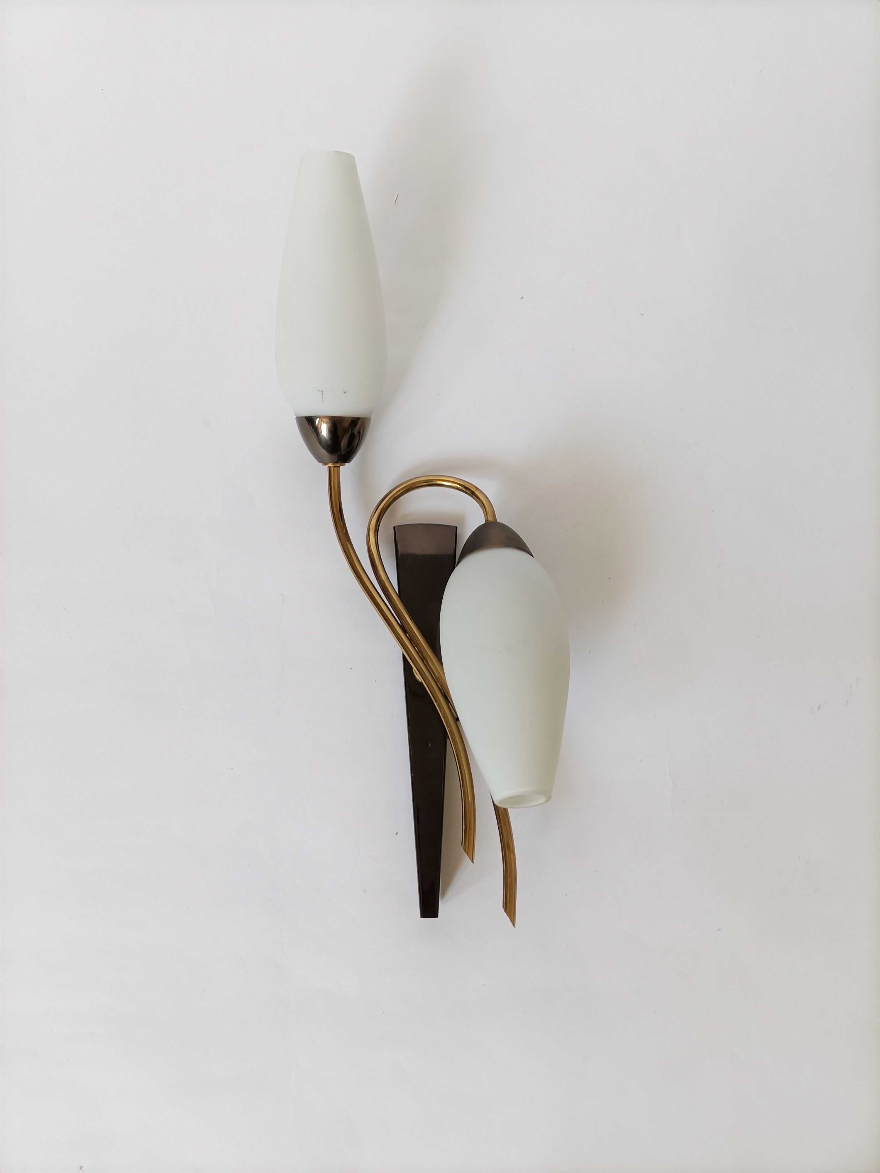Lunel 1960 wall lamp, opaline, metal and golden brass