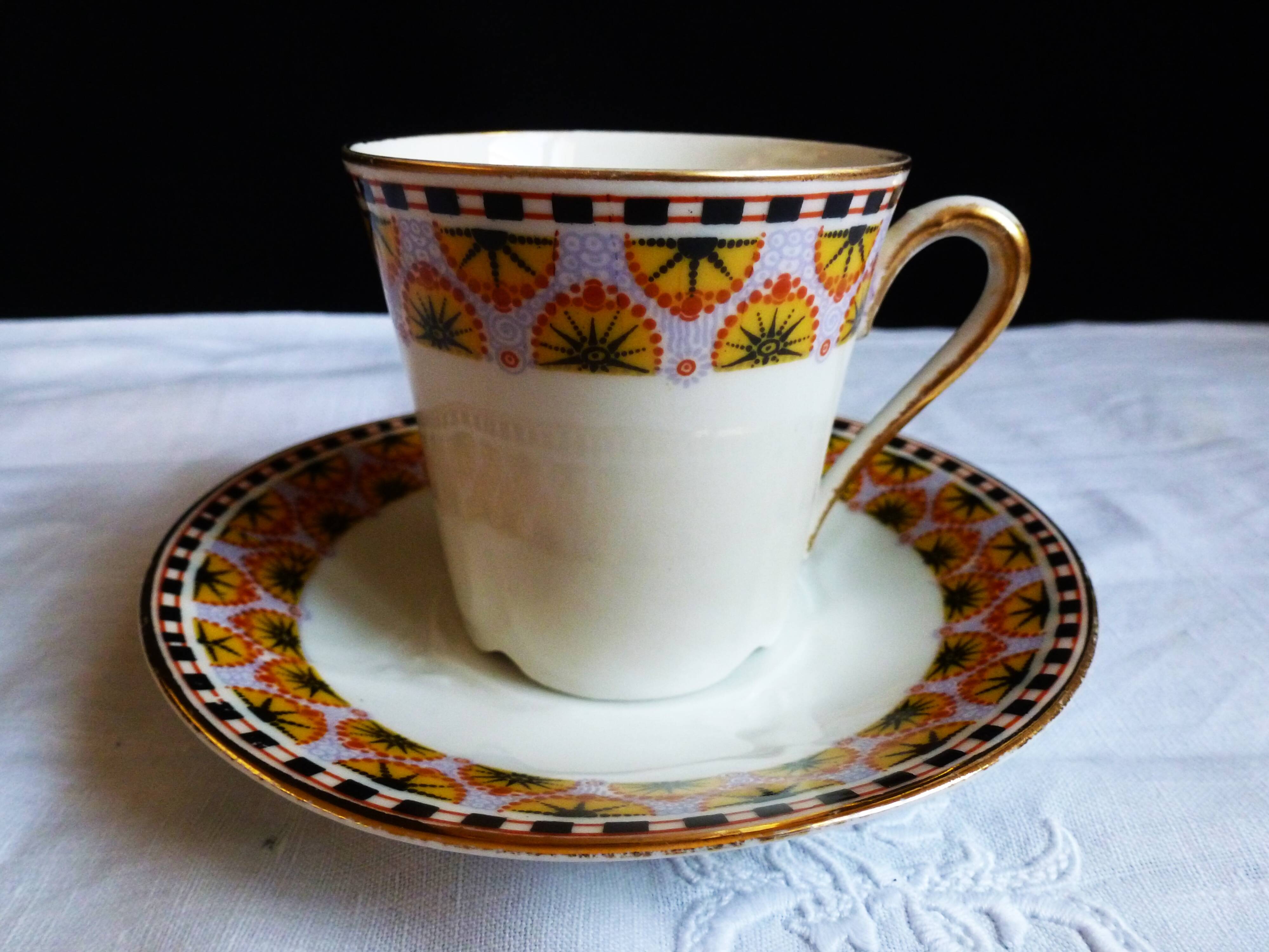 Art Deco coffee service in Limoges porcelain, 23 pieces.