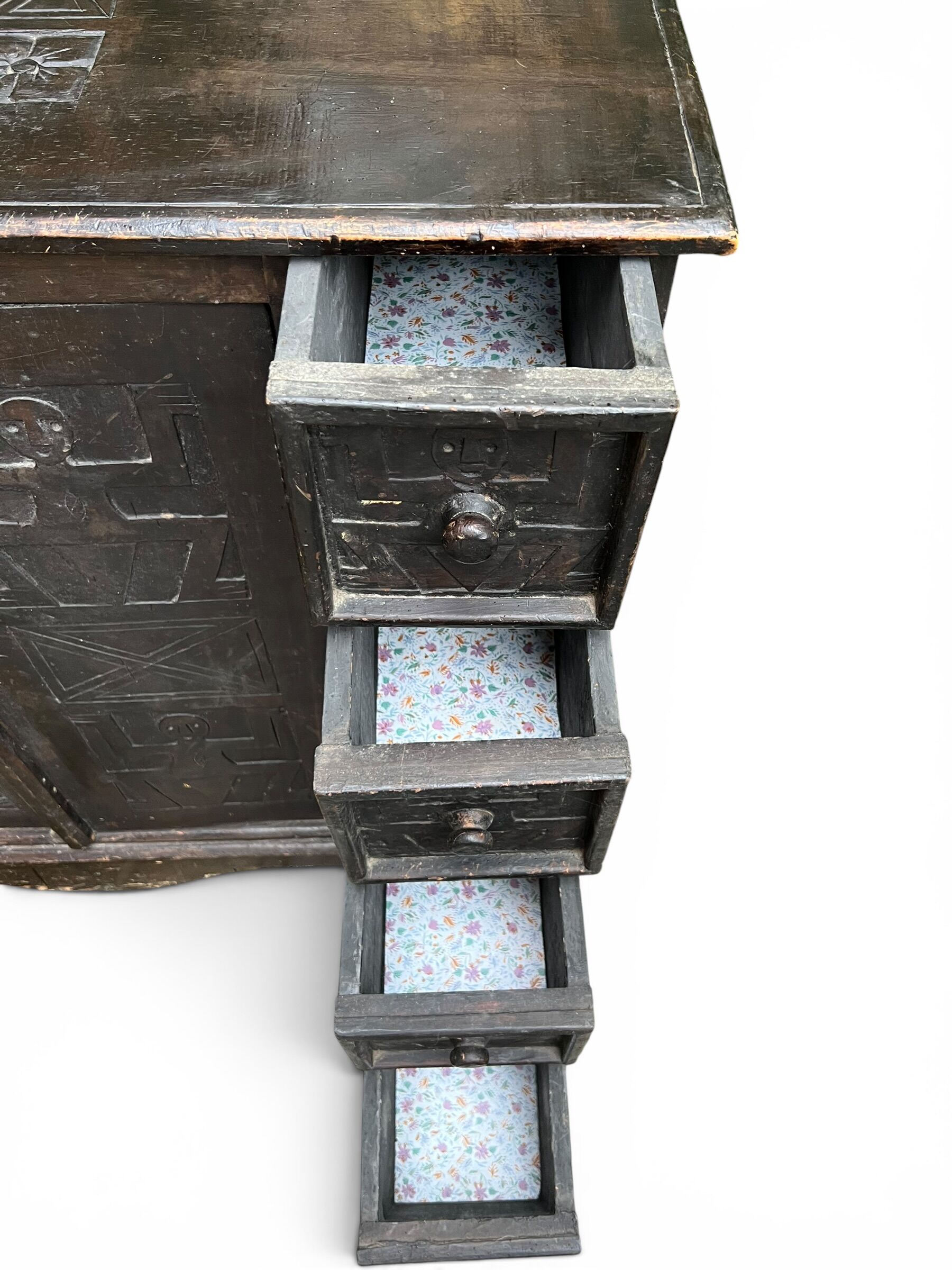 Buffet Dogon in carved solid wood - Tribal & Brutalist Style
