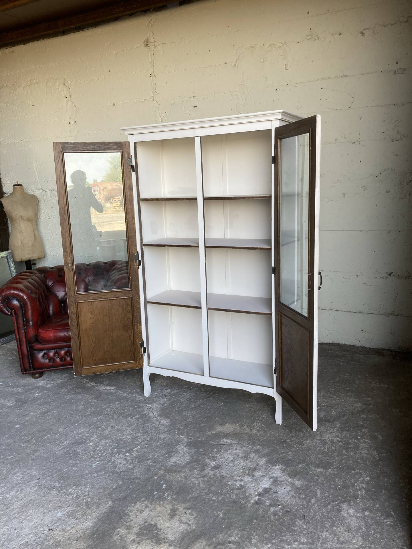 Glass cabinet