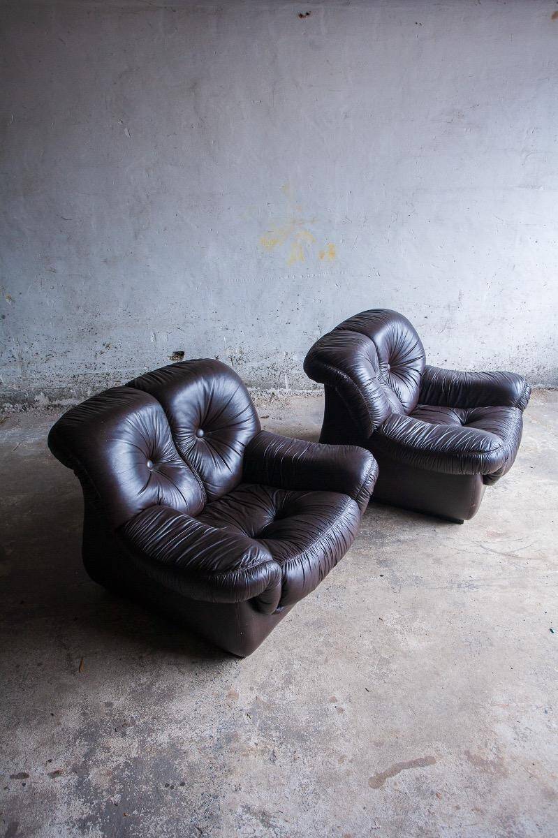 Set of 2 Mid-Century Dark Brown Leather Club Chairs — Tufted, Rounded Space Age Design