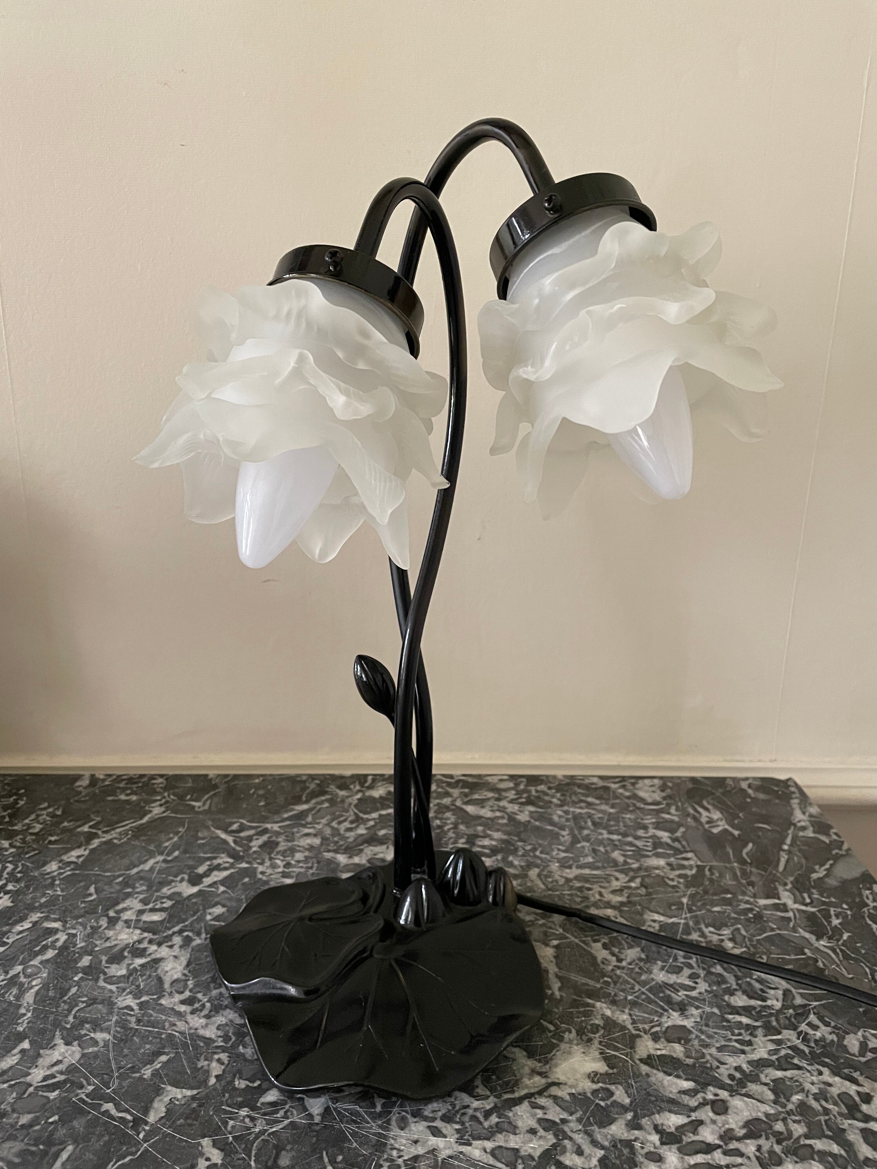 Water lily lamp