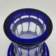 Vase en cristal taillé bleu cobalt