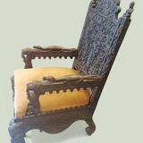 Indian throne chair in carved red wood - Buddhist / Hindu.