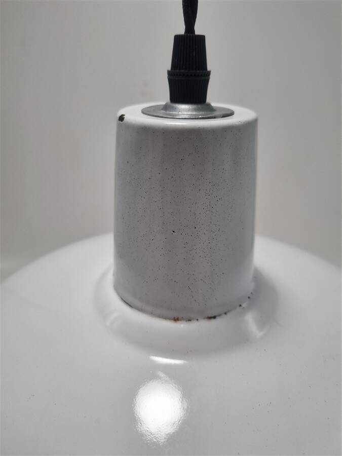 White enamelled sheet metal suspension