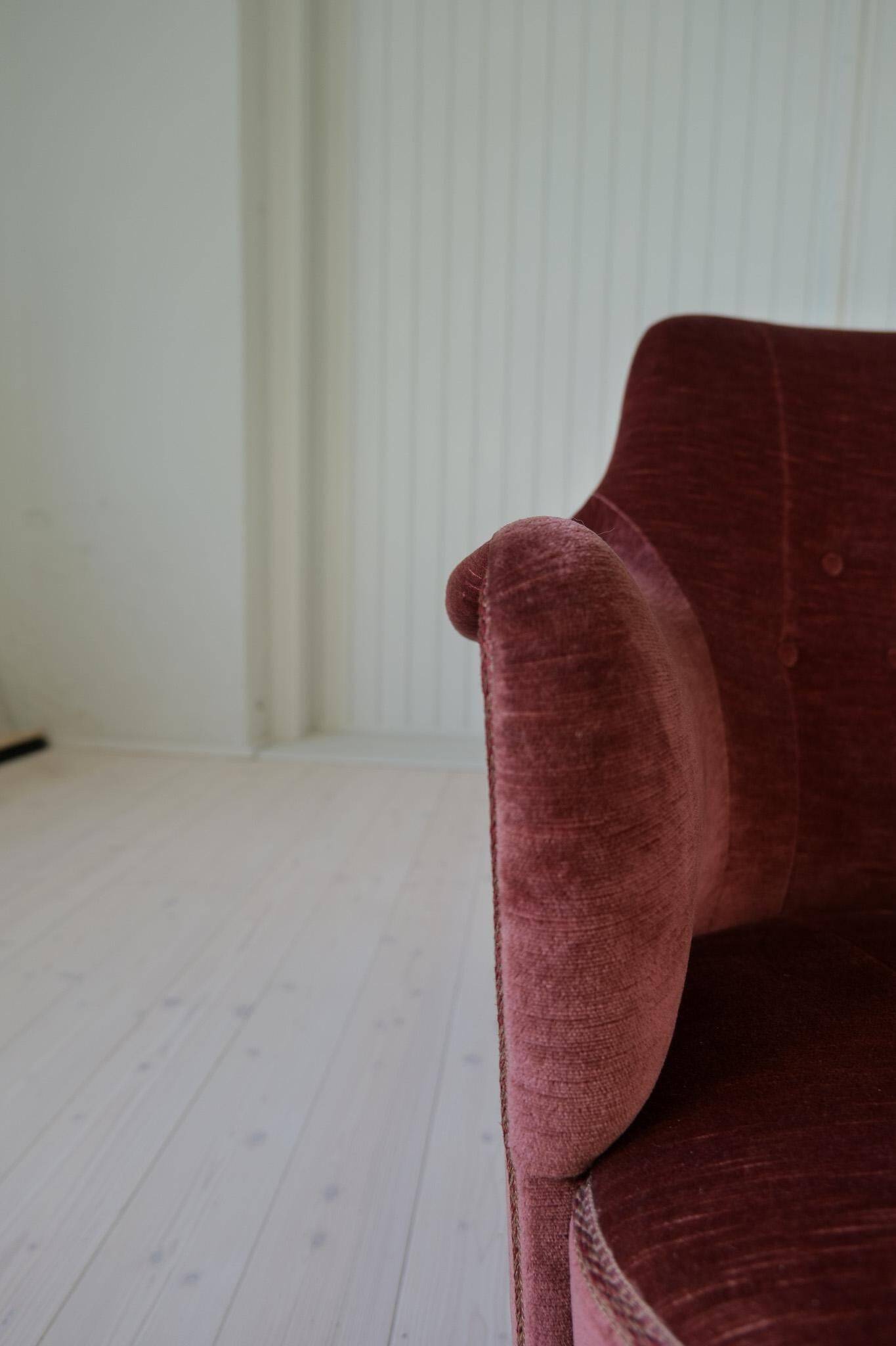 "Samsas" canapé in rare velvet by Carl Malmsten from the mid-century, Sweden, 1960s.