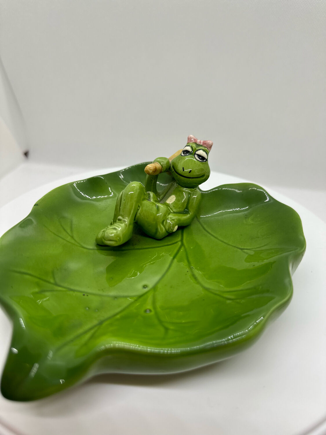 Water lily shaped ashtray