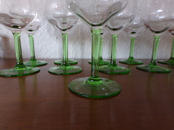 12 verres liqueur en cristal pied vert motif raisin