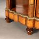 Buffet ancien en placage de loupe d’érable, Royaume-Uni, XIXe siècle