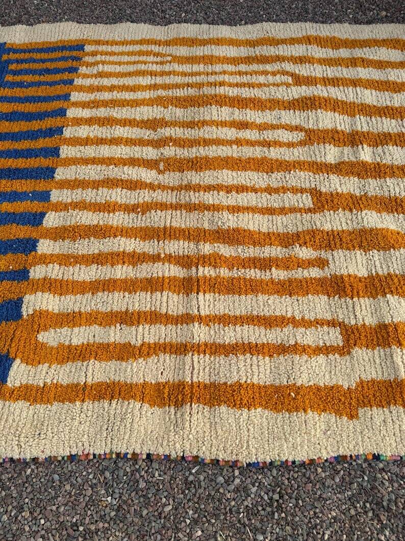 Handwoven natural wool rug, size 1.5/2.5 m.