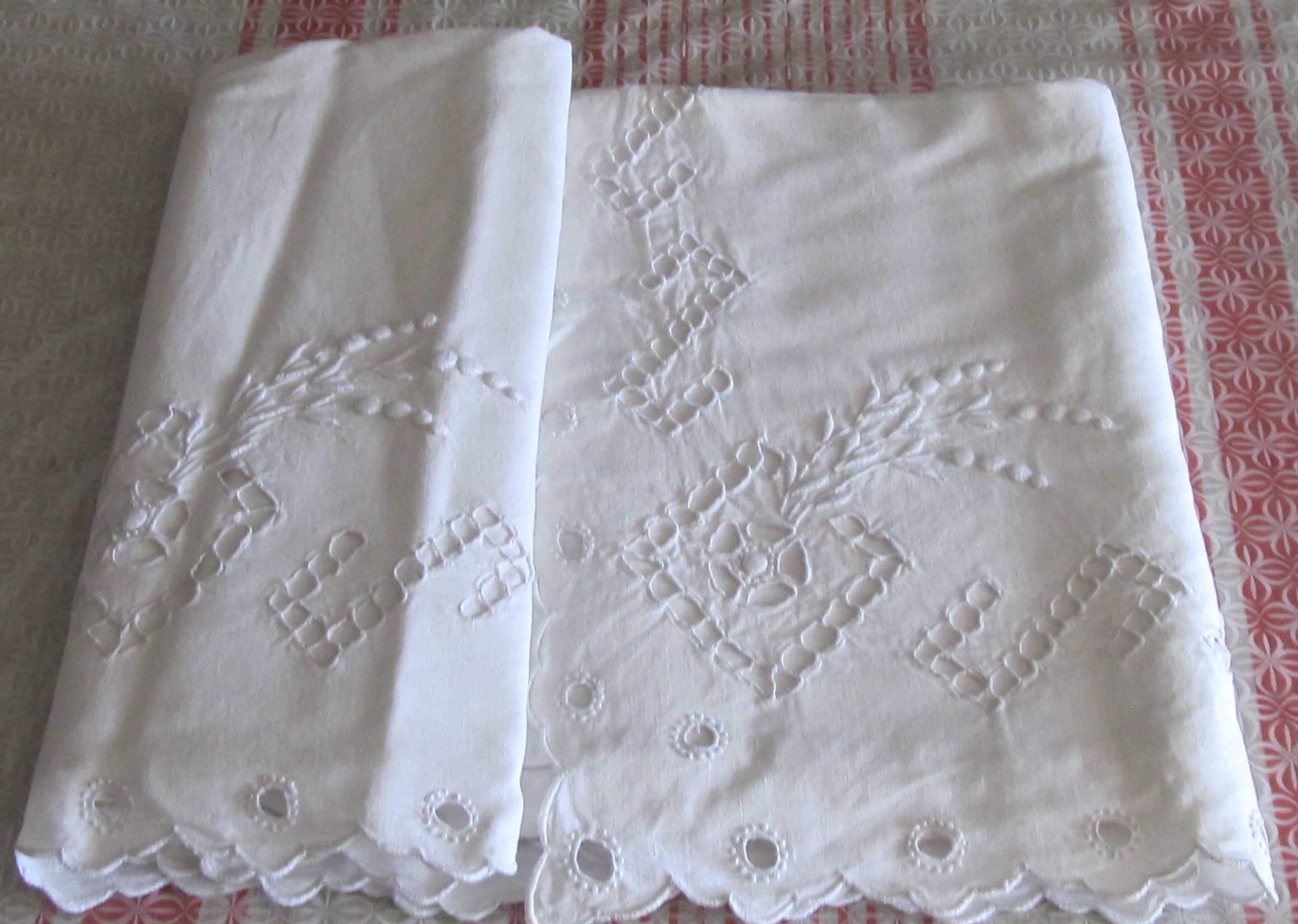 Old sheet cotton embroidery Richelieu white monograms MC 200 x 315 back 80 cm