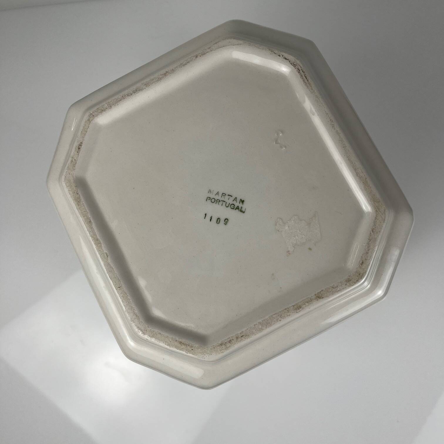 Ceramic flowerpot with relief, Martan, Portugal, 1960/80