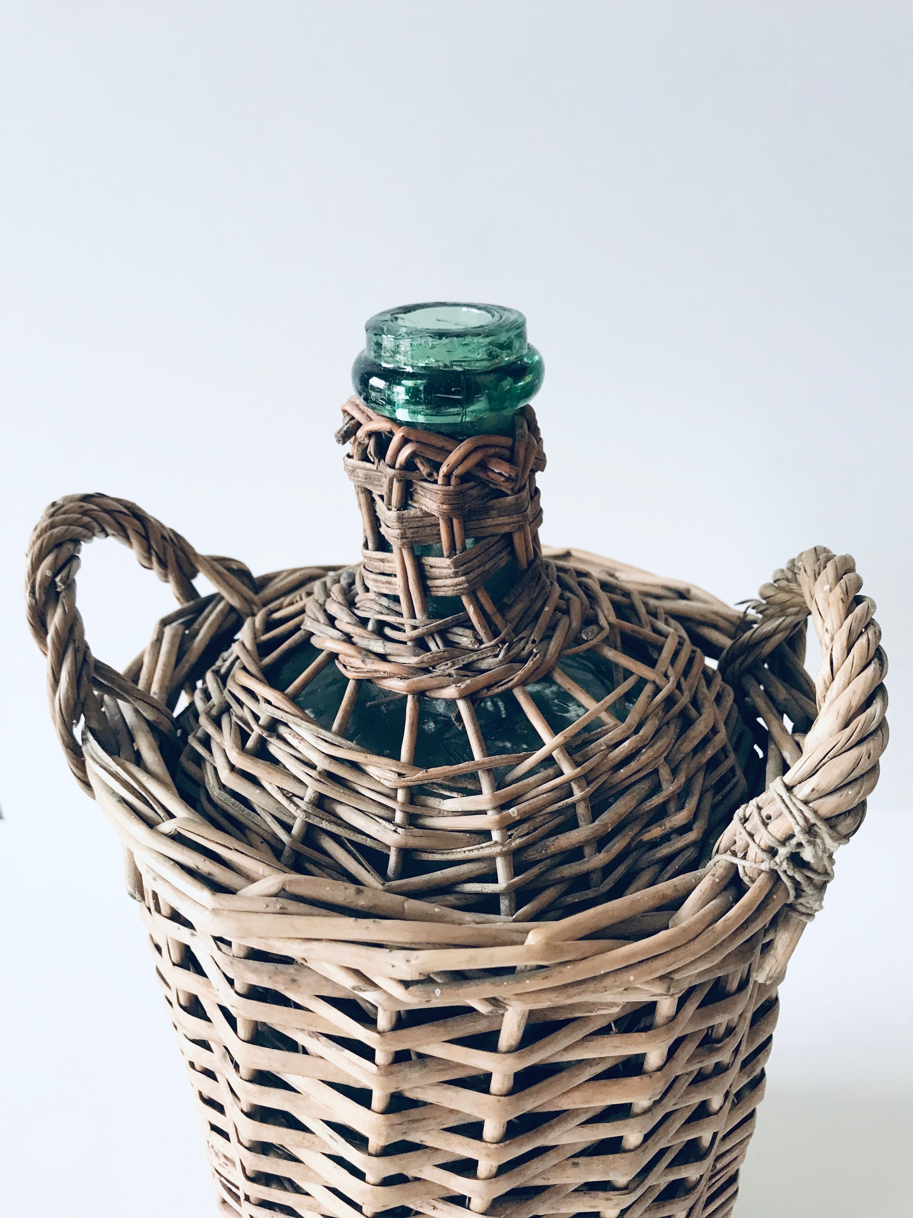 Demijohn with wicker