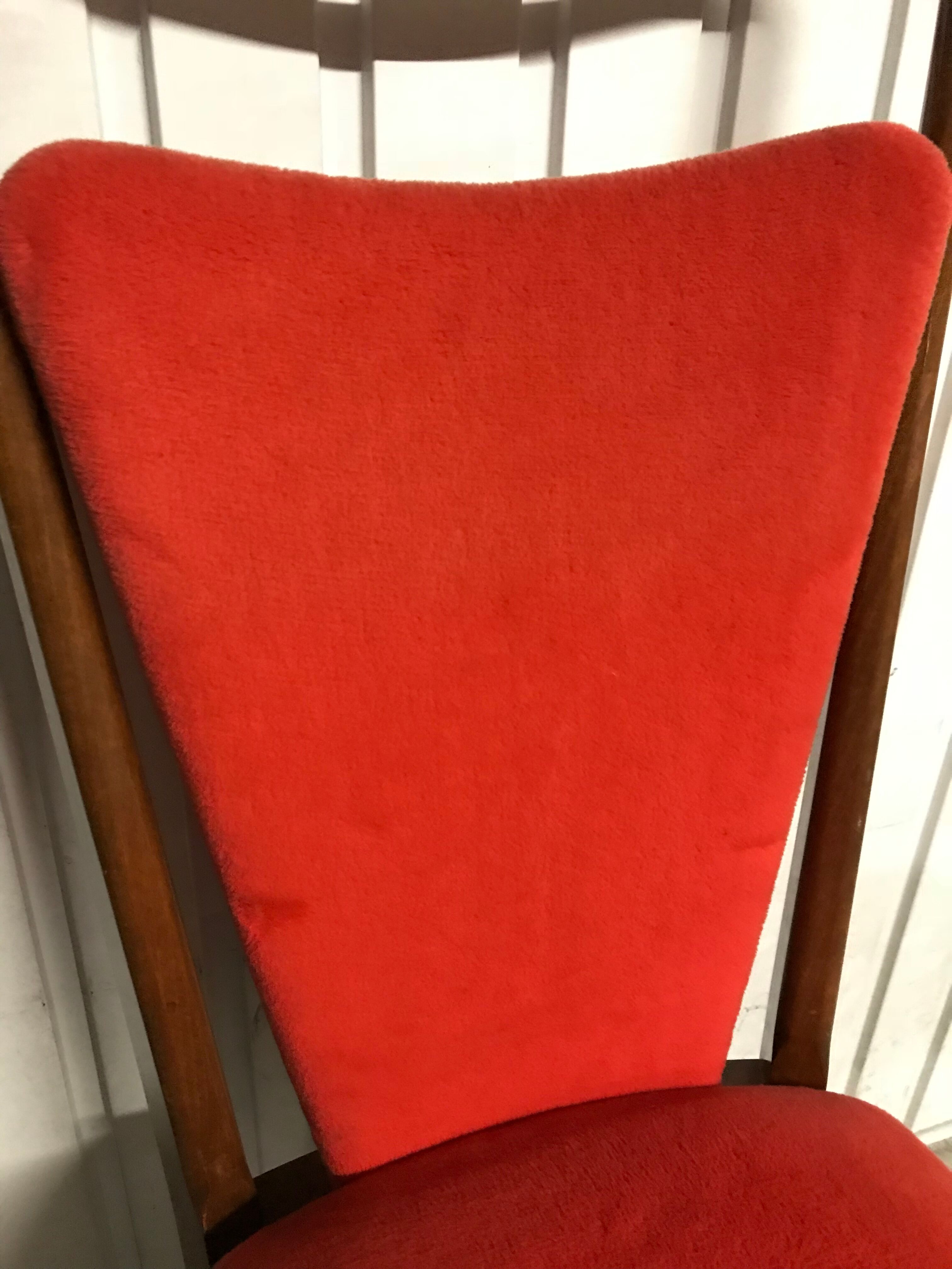 Suite de 6 chaises vintages scandinaves rouges