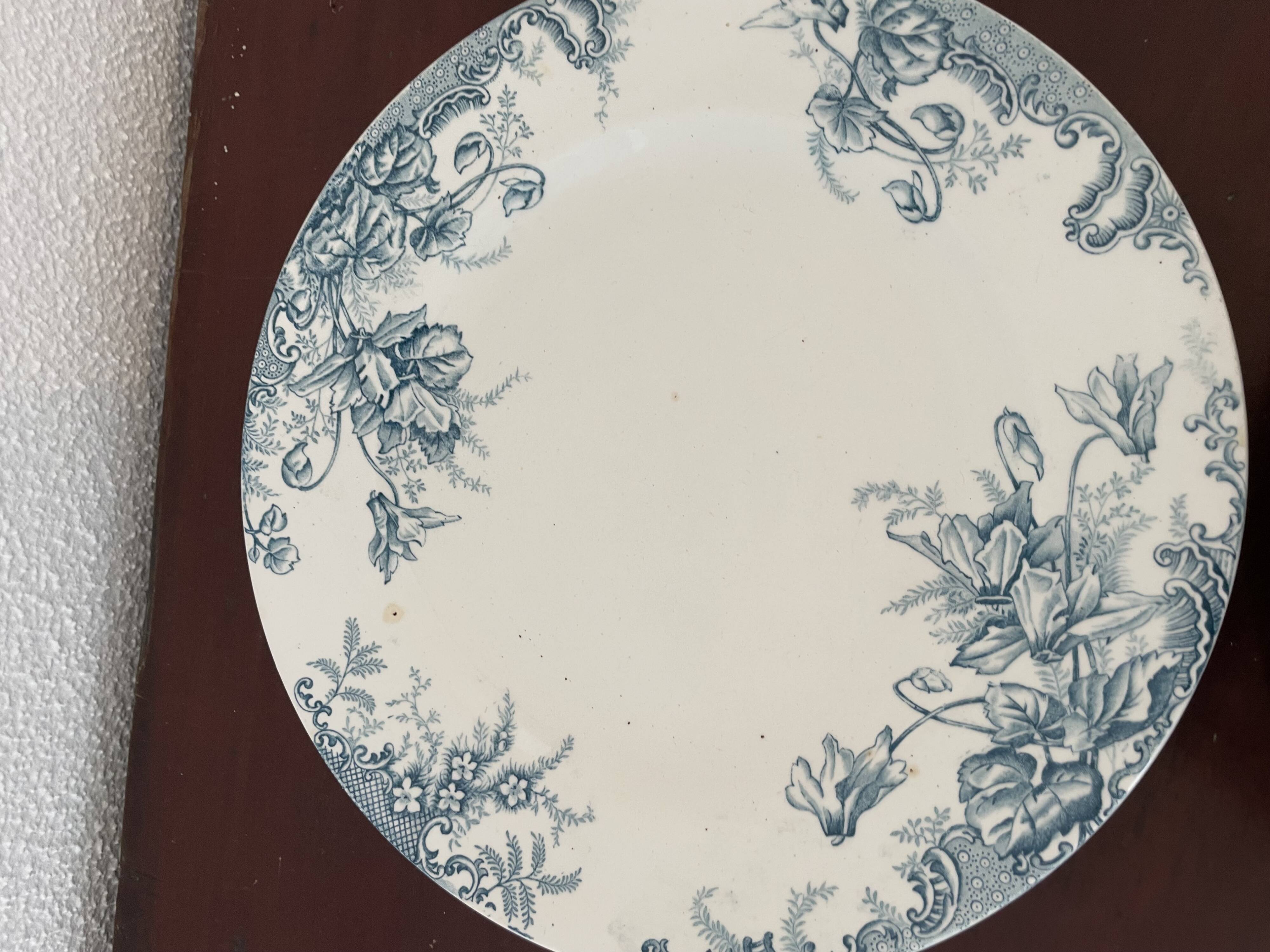 4 Clairefontaine ironstone flat plates, Cyclamens model