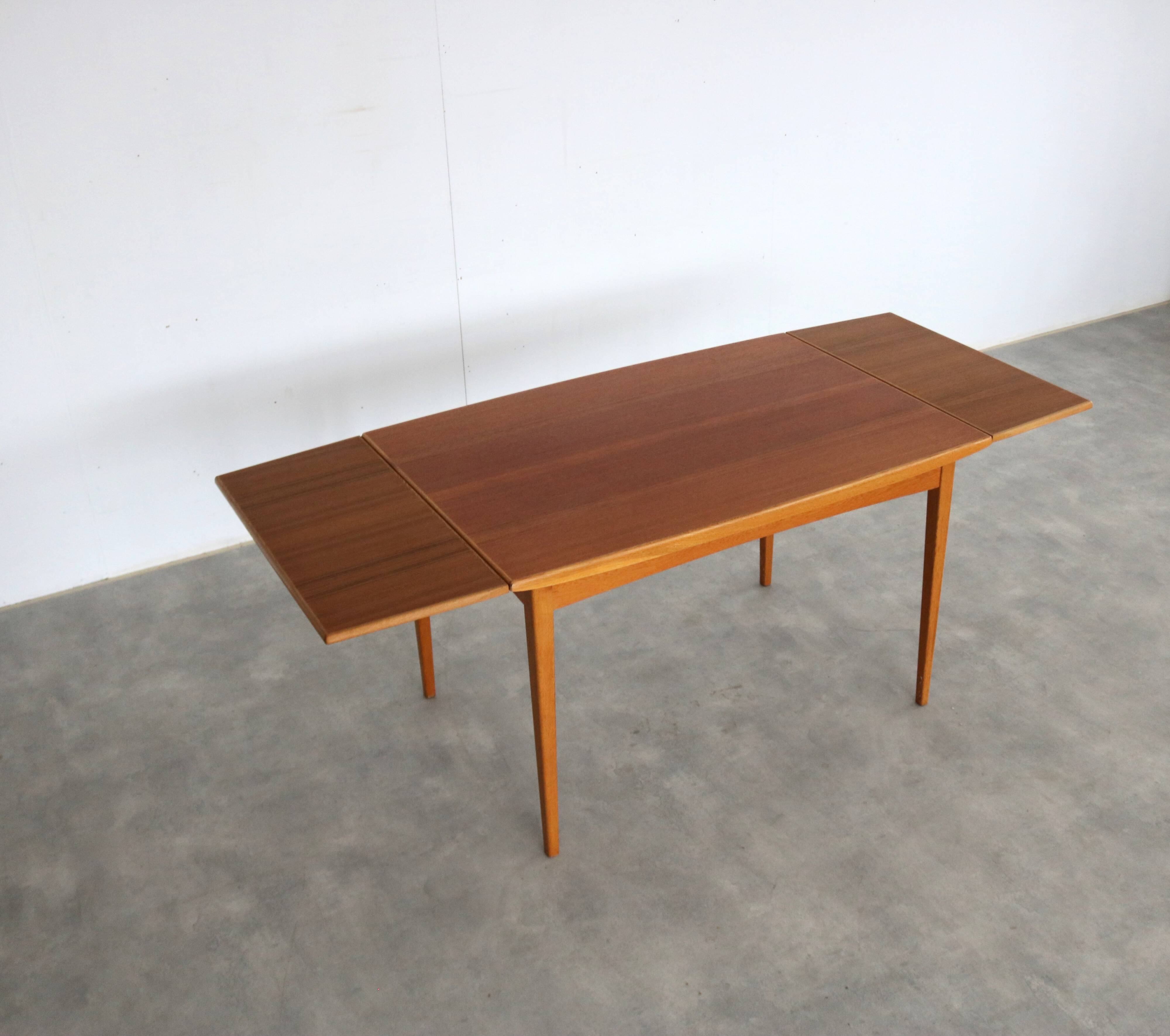 Table à manger extensible en chêne, années 60