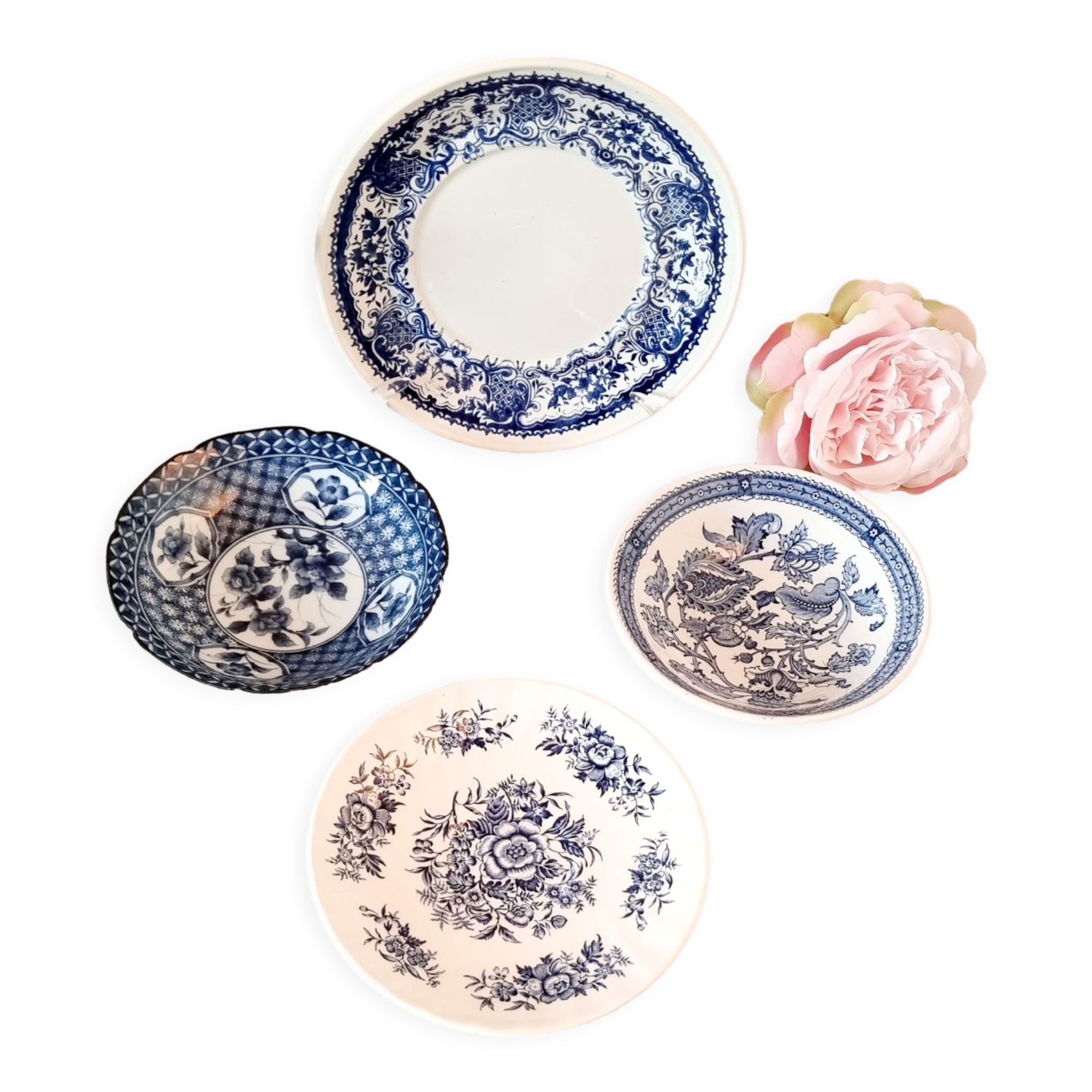 Set of 4 blue and white porcelain plates